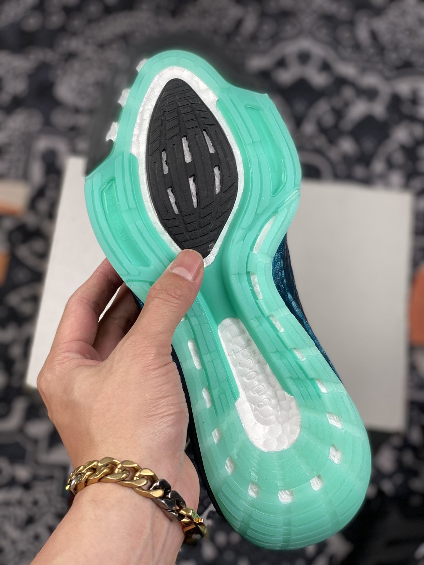 240 2022新版 adidas Ultra Boost 以编织纱网代替TPU材质GX5564