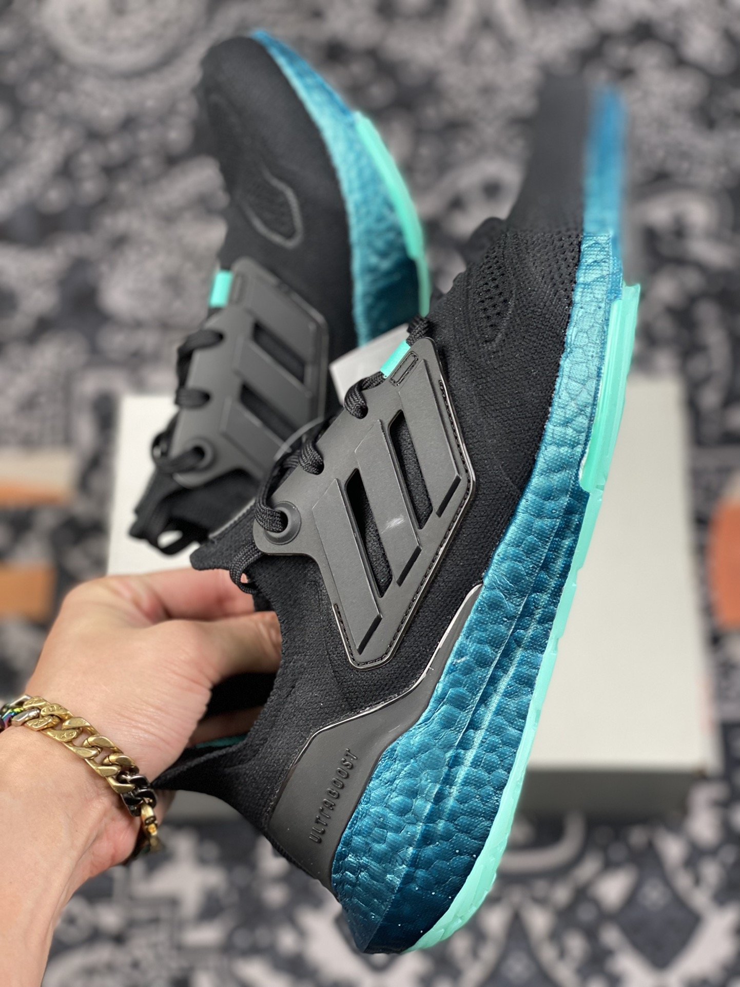 240 2022新版 adidas Ultra Boost 以编织纱网代替TPU材质GX5564