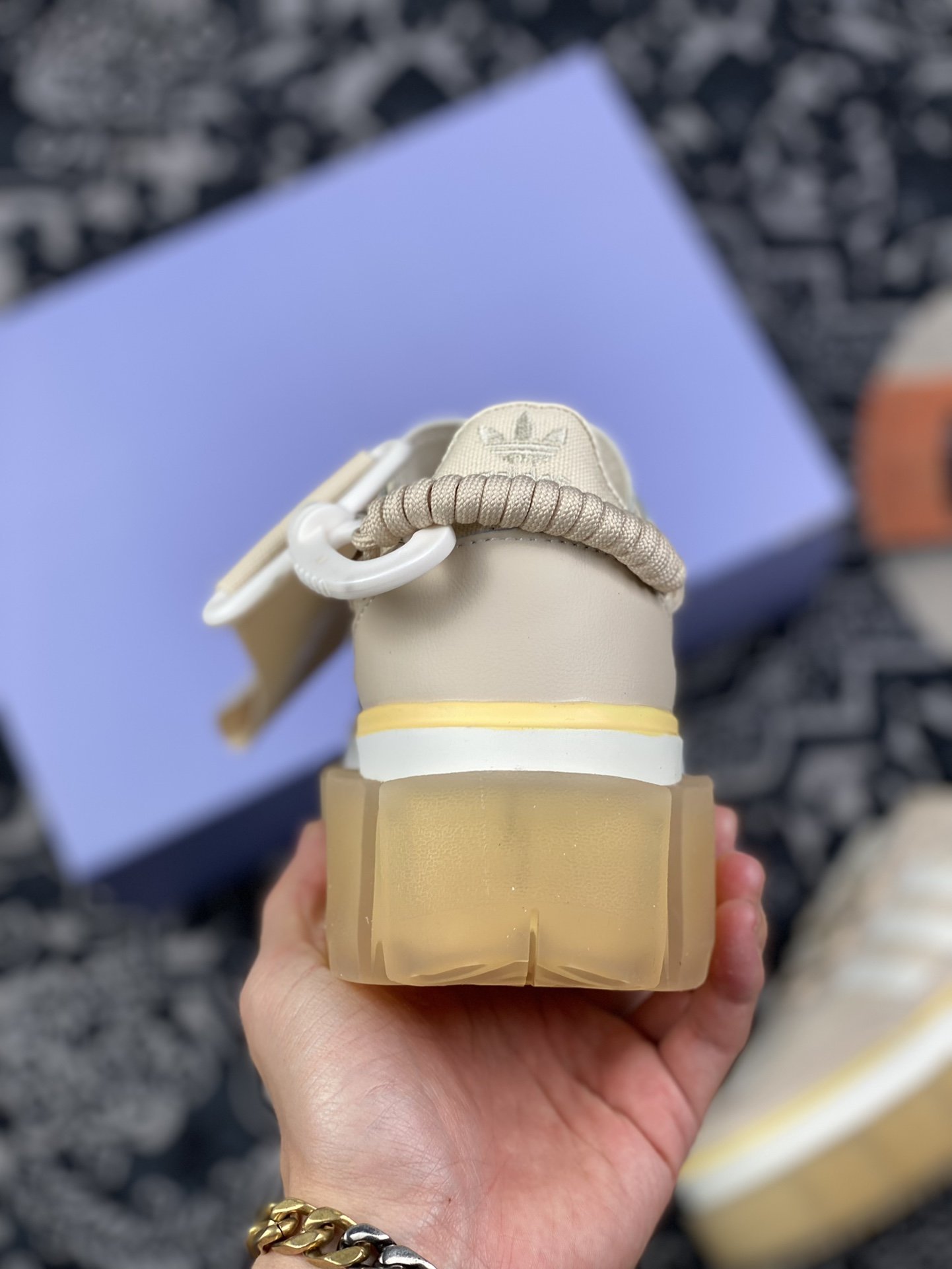 240 Ivy Park x Adidas Sleek Super 碧昂斯联名松糕鞋 GZ3891