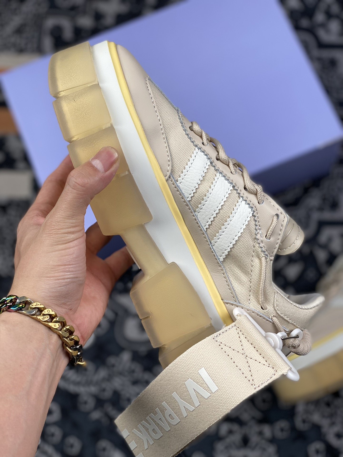 240 Ivy Park x Adidas Sleek Super 碧昂斯联名松糕鞋 GZ3891