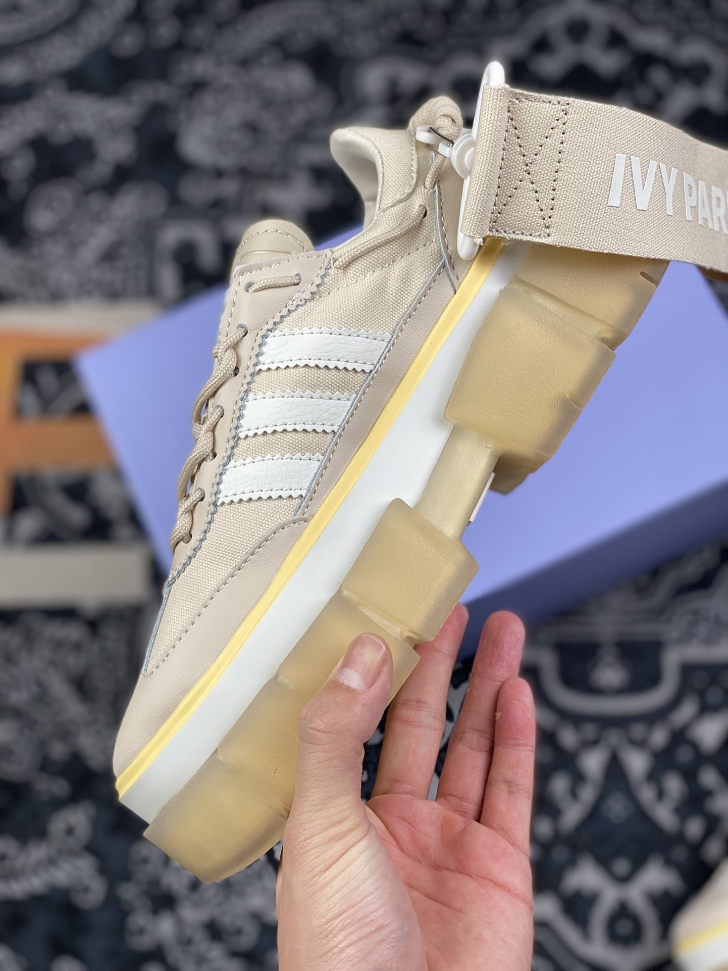 240 Ivy Park x Adidas Sleek Super 碧昂斯联名松糕鞋 GZ3891