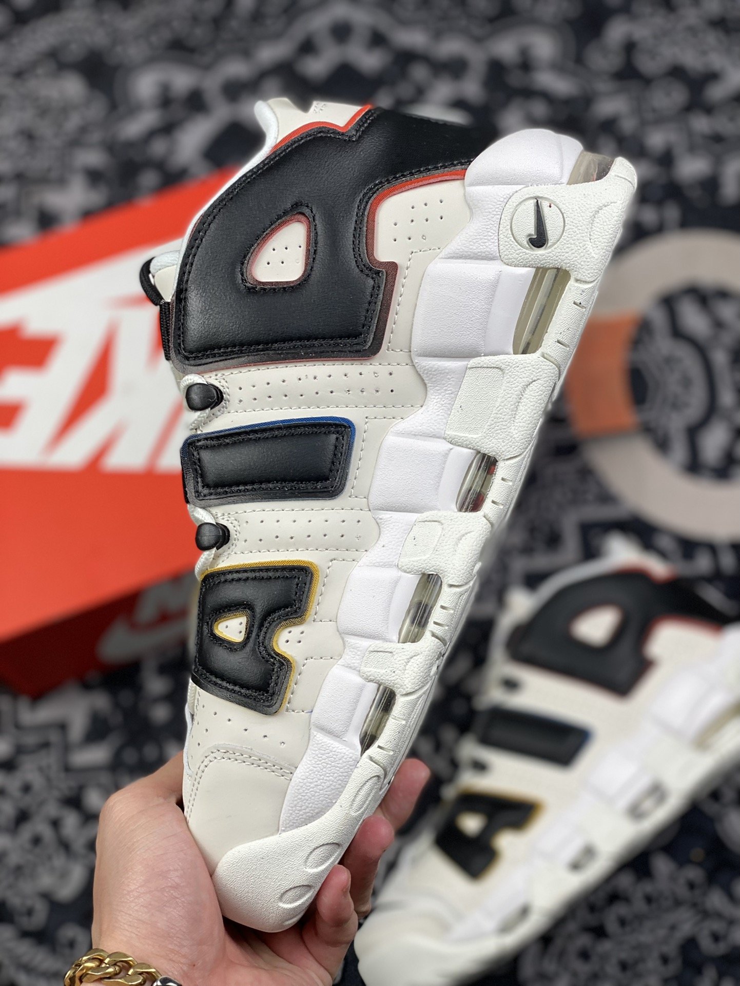 260 Air More Uptempo 米白黑 DM1297-100
