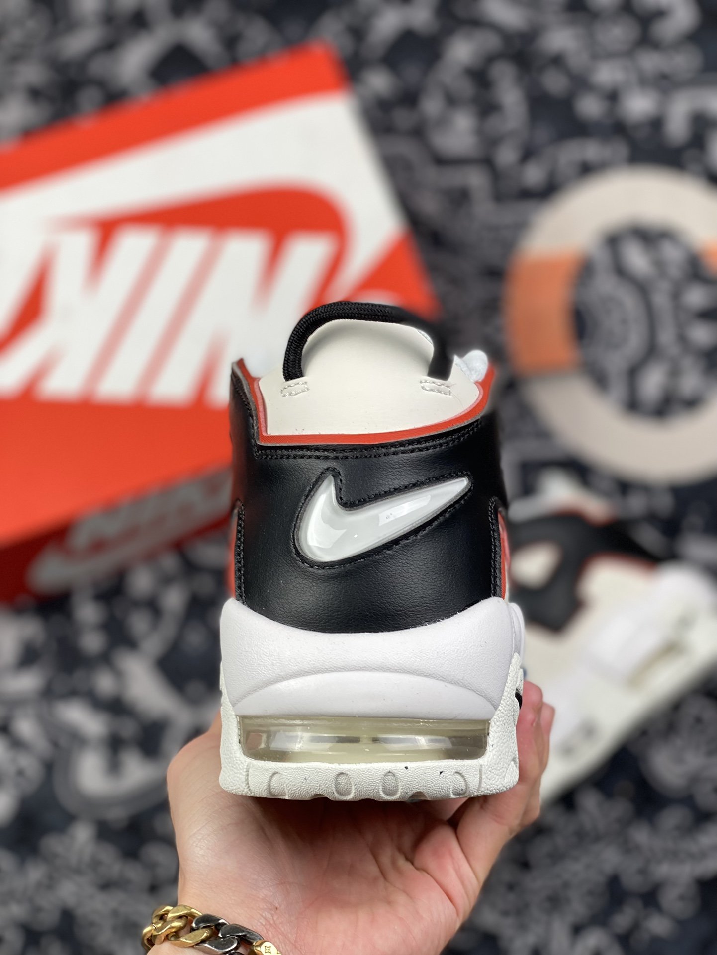 260 Air More Uptempo 米白黑 DM1297-100