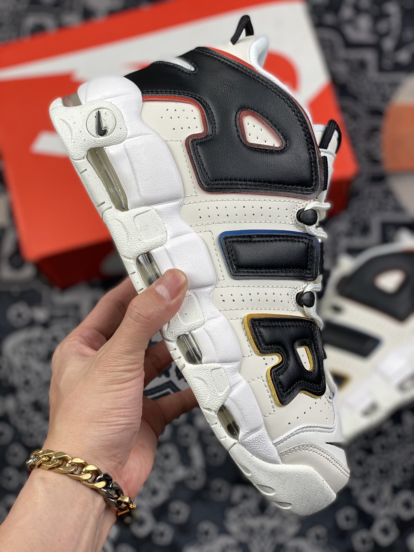 260 Air More Uptempo 米白黑 DM1297-100