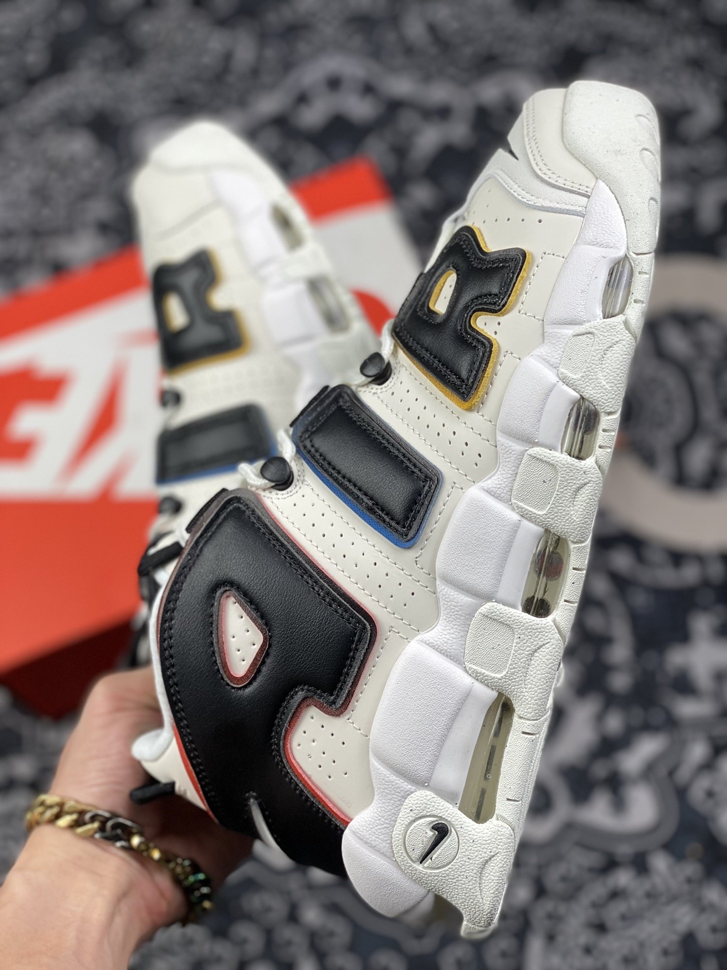 260 Air More Uptempo 米白黑 DM1297-100