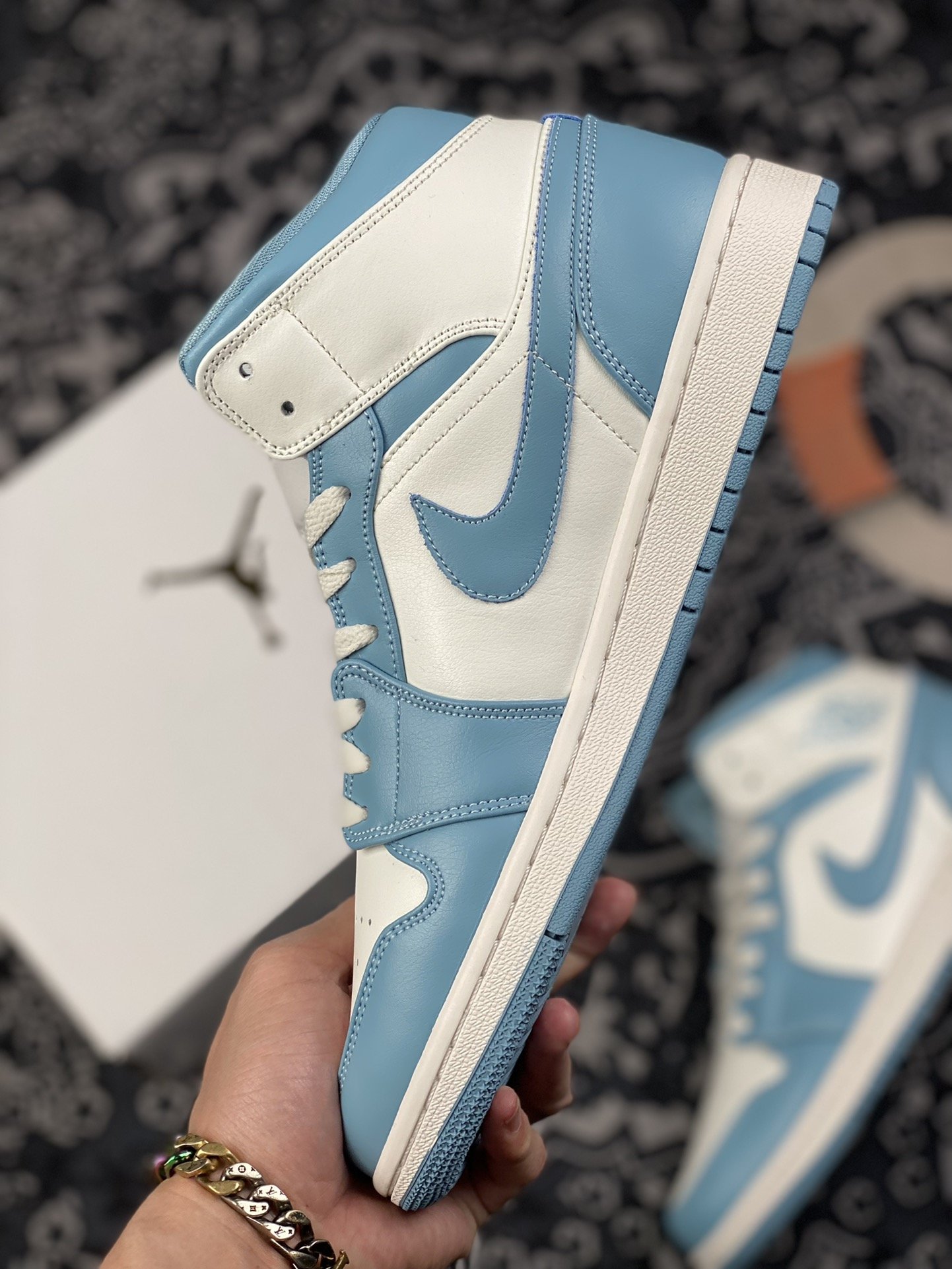 240 AJ1 Mid 白蓝 中帮系列 BQ6472-121