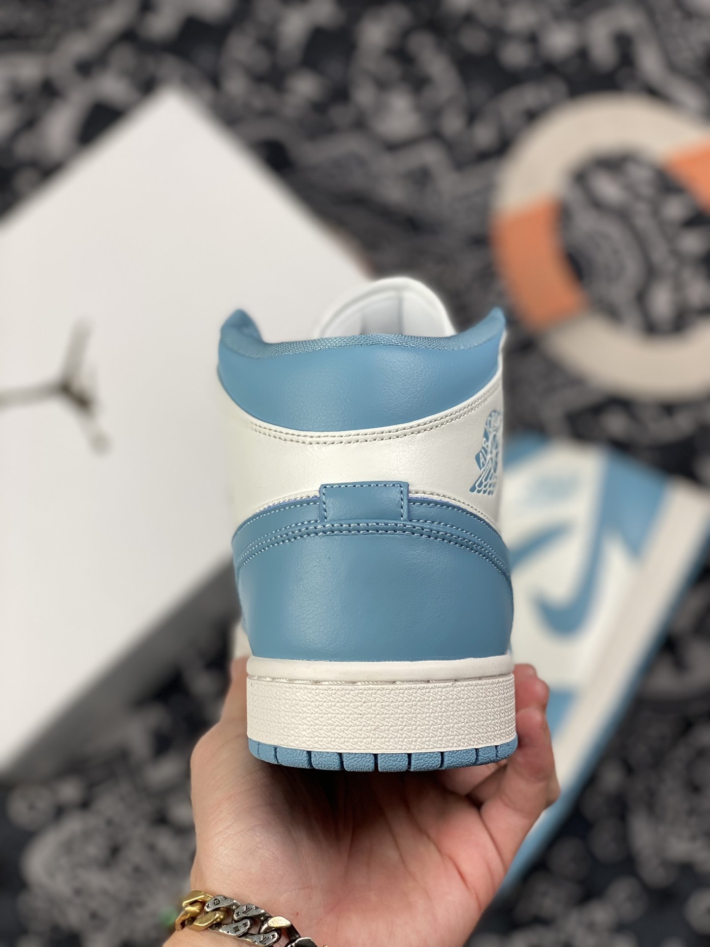 240 AJ1 Mid 白蓝 中帮系列 BQ6472-121