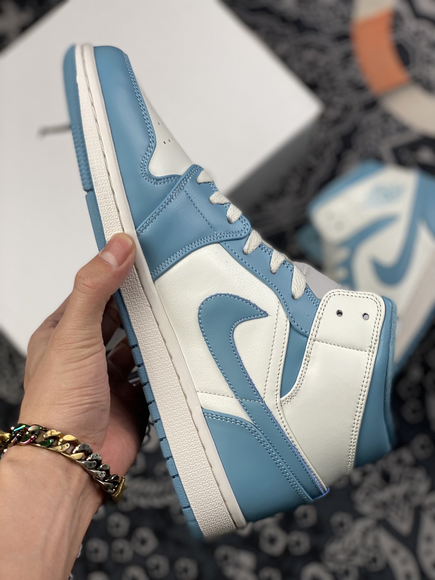 240 AJ1 Mid 白蓝 中帮系列 BQ6472-121