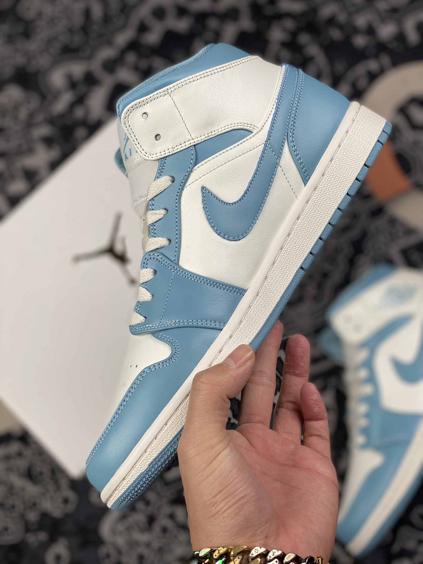 240 AJ1 Mid 白蓝 中帮系列 BQ6472-121