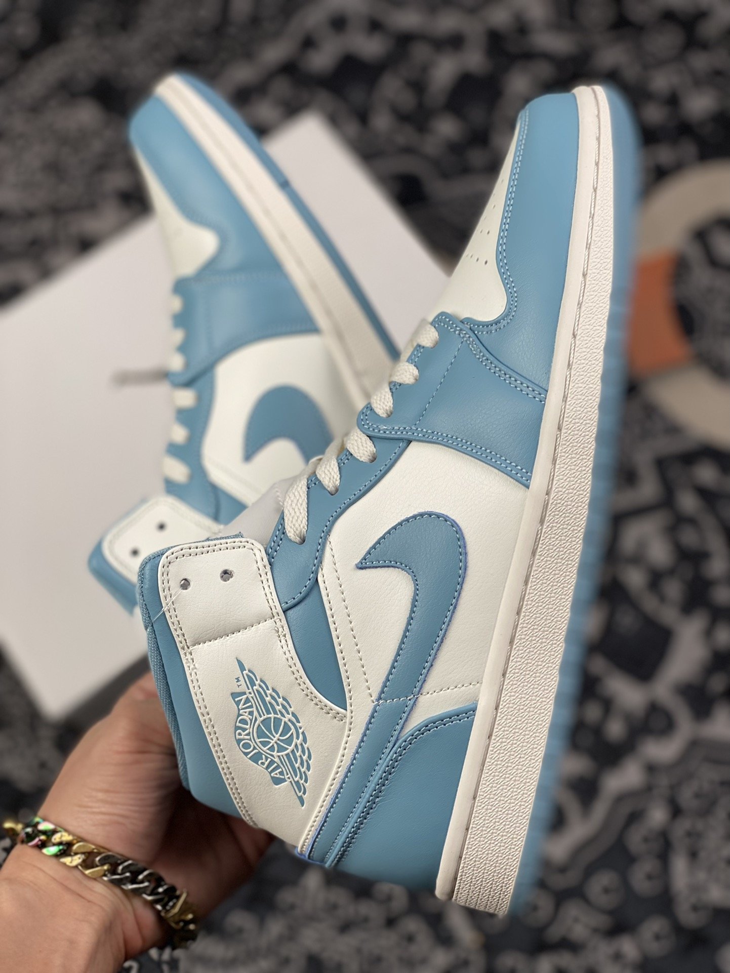 240 AJ1 Mid 白蓝 中帮系列 BQ6472-121