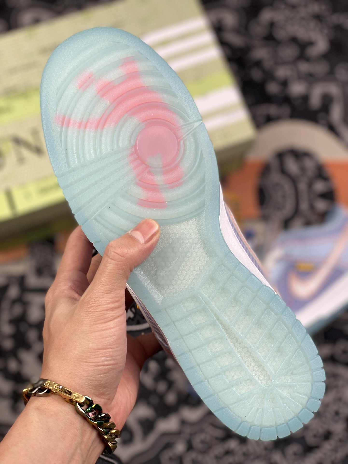 260 洛杉矶球鞋潮流店铺 Union 与 Nike 和 Jordan Brand 的合作系列已经成为球鞋圈最火联名之一DJ9649-401