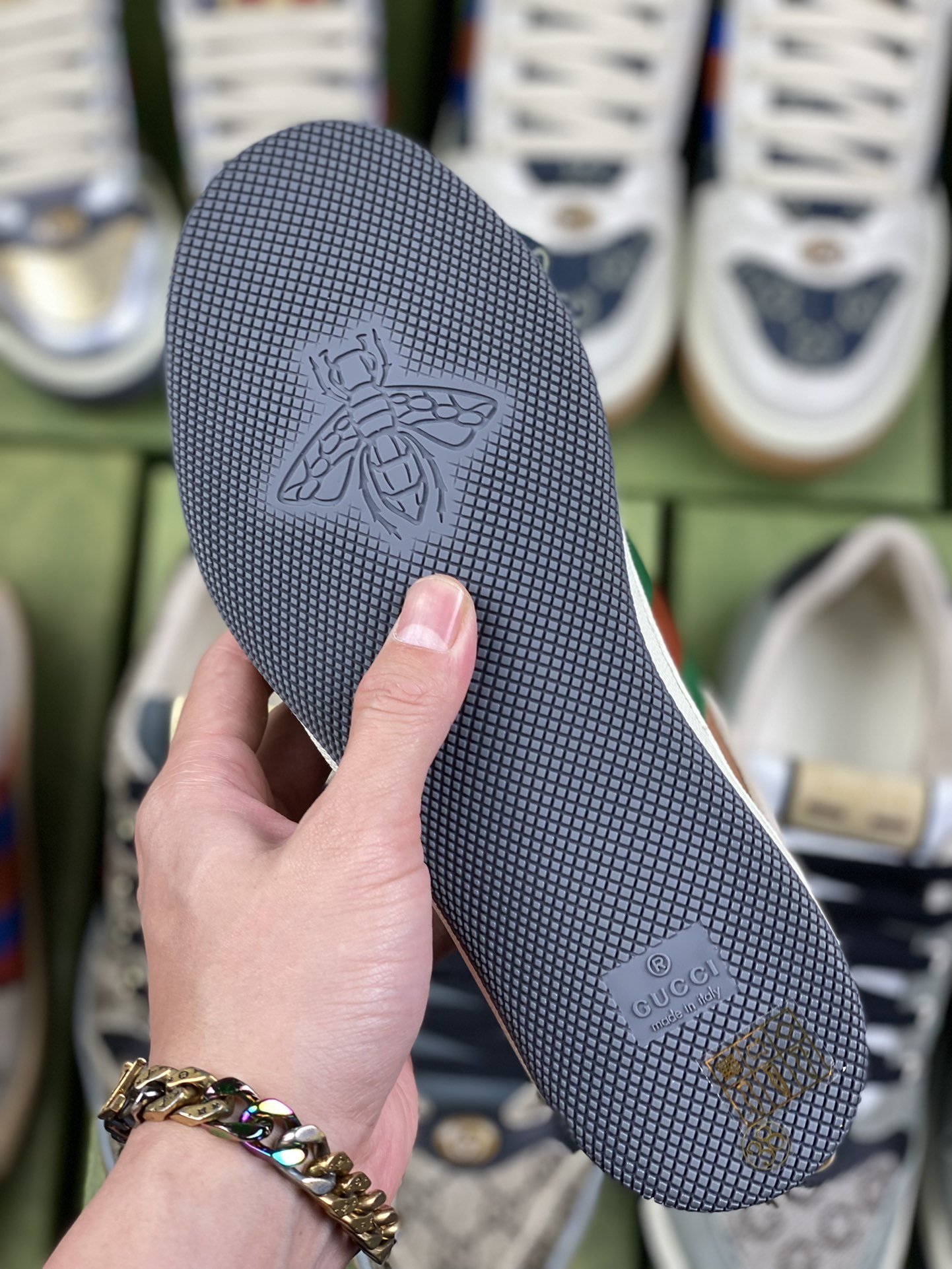 380 新版出货 古马也 Gucci Distressed Screener sneaker古马也小脏鞋系列-莆田鞋,莆田鞋货源,高仿鞋,高仿鞋货源,安福档口,莆田高仿鞋,莆田鞋批发,高仿鞋批发,莆田高仿运动鞋,高仿运动鞋,莆田运动鞋 380 新版出货 古马也 Gucci Distressed Screener sneaker古马也小脏鞋系列