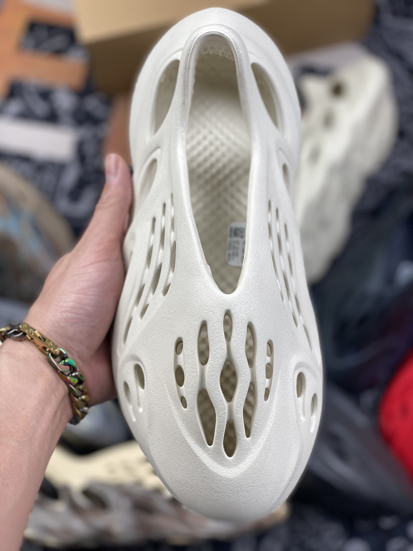 180 adidas Yeezy Foam Runner “Ararat”白色 洞洞鞋 G55486