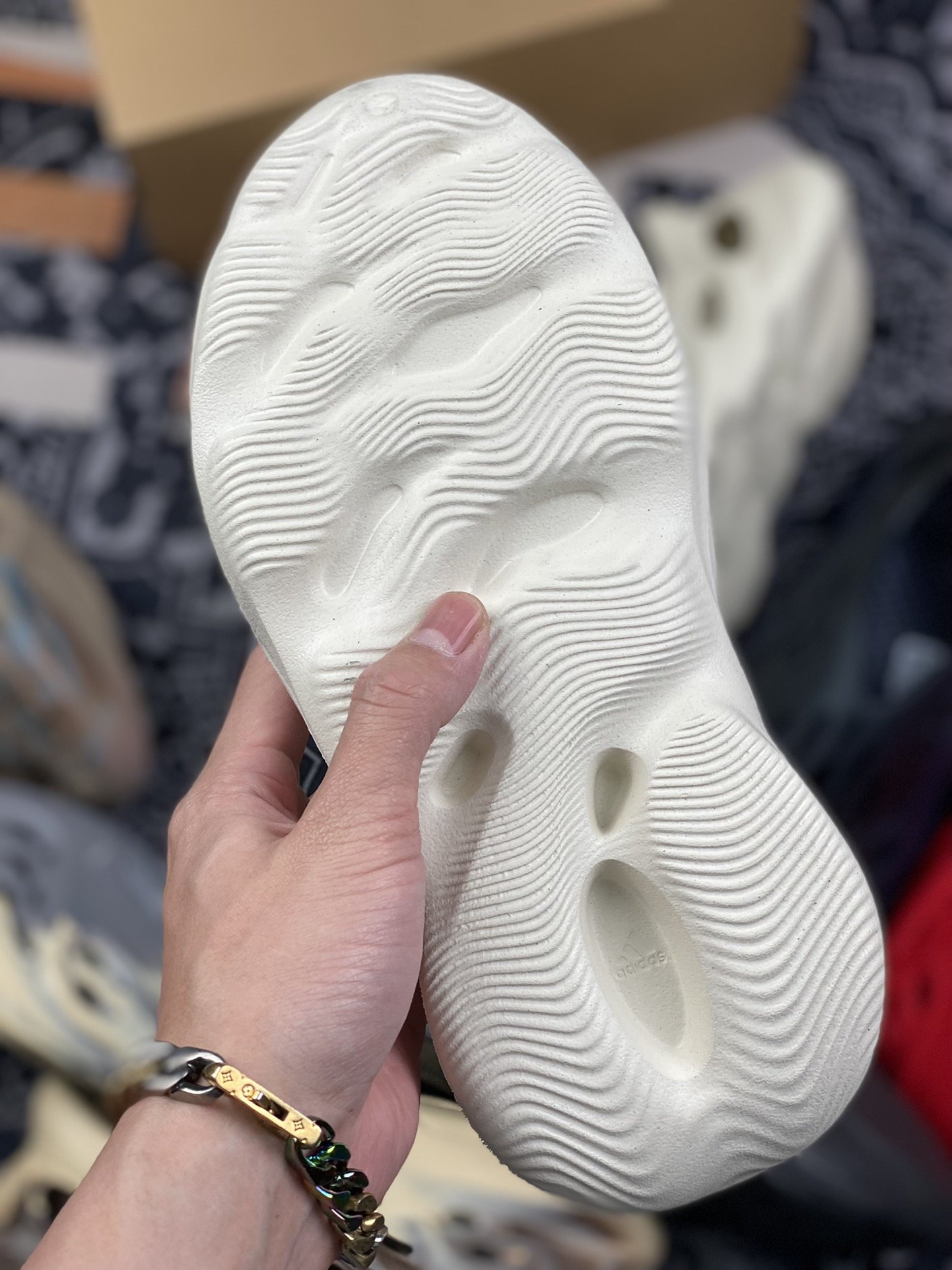 180 adidas Yeezy Foam Runner “Ararat”白色 洞洞鞋 G55486