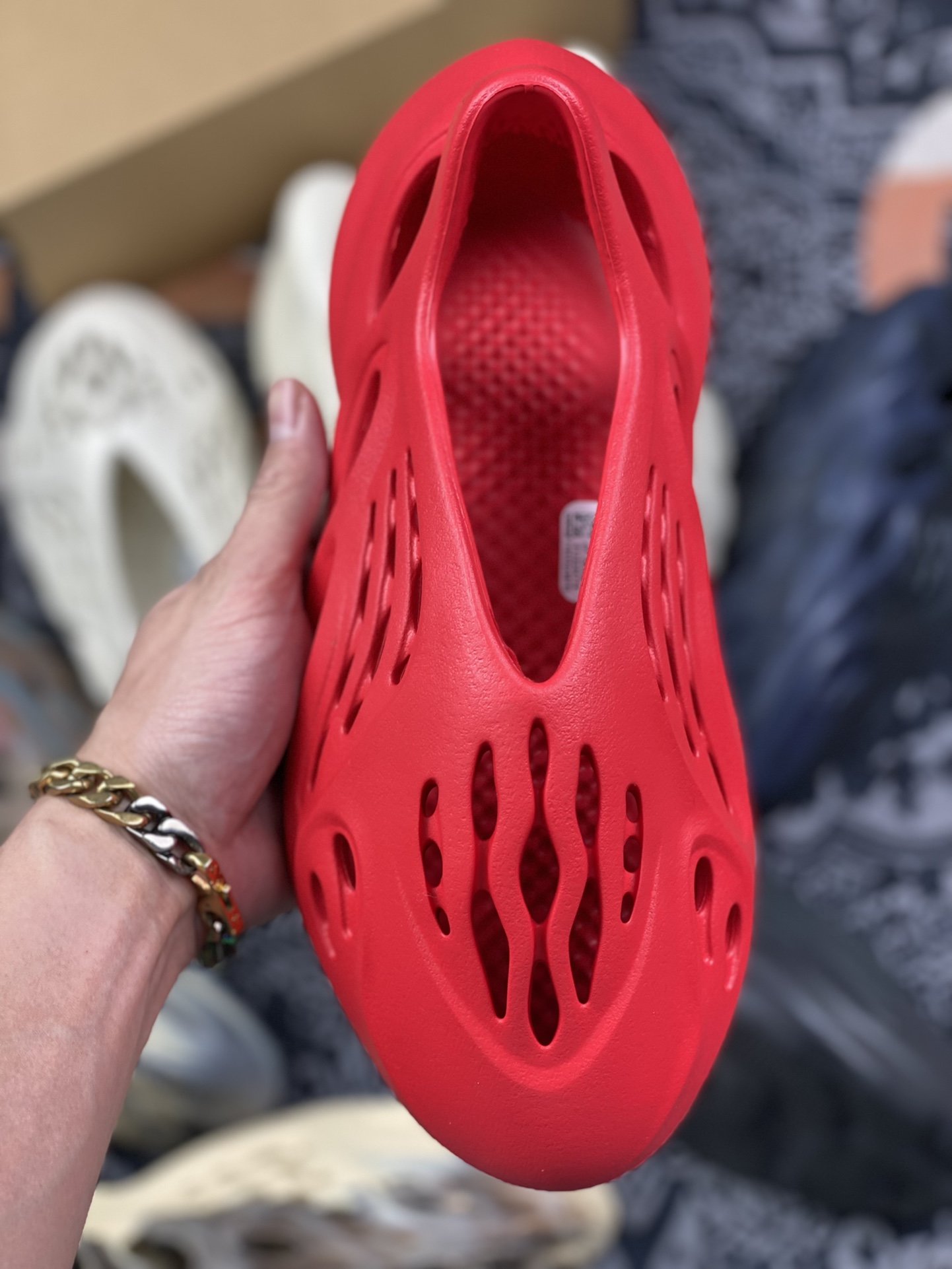 180 adidas Yeezy Foam Runner “Vermilion”红色赤焰朱砂 洞洞鞋 GW3355