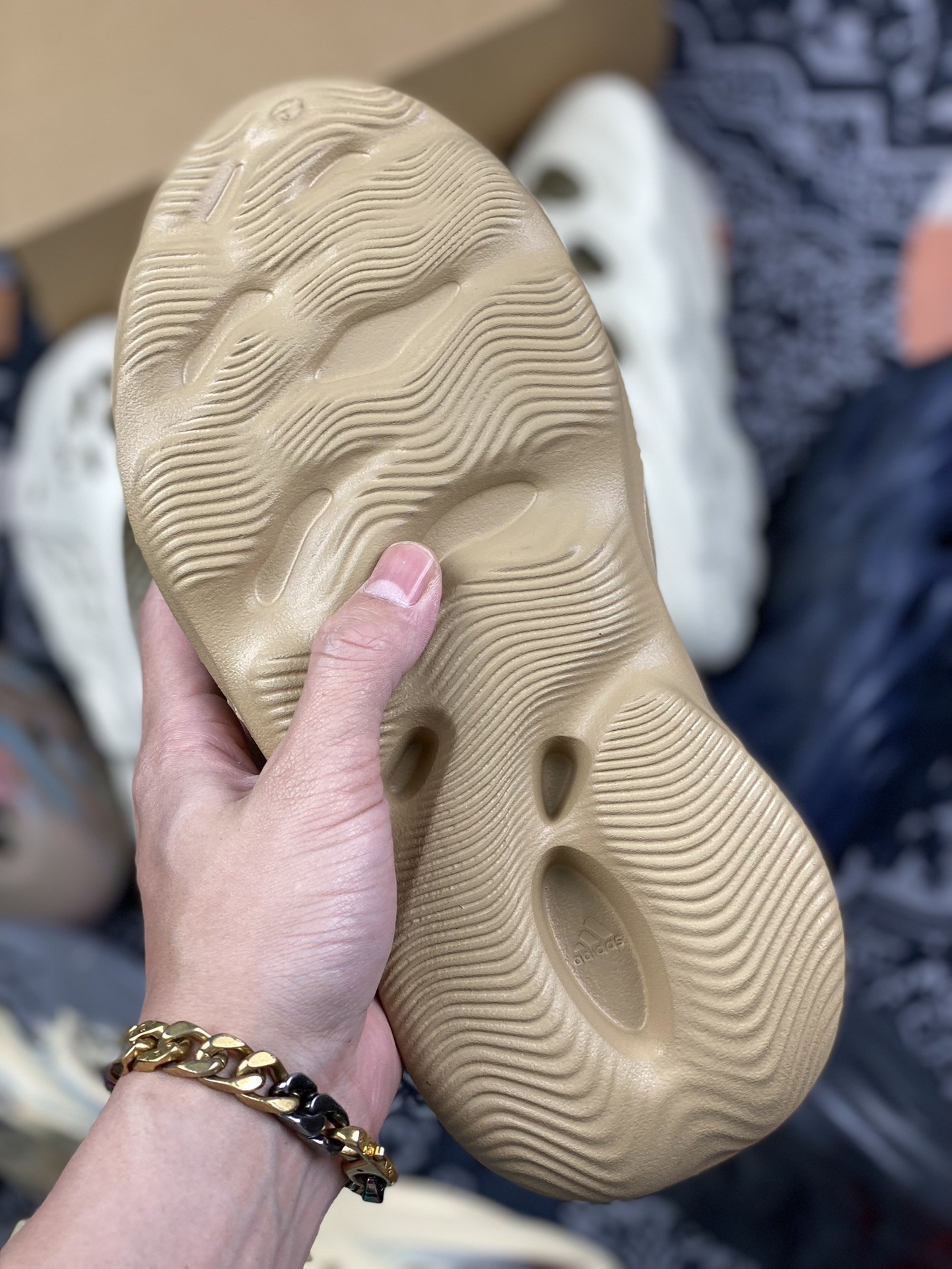 180 adidas Yeezy Foam Runner “Ochre”土黄 赭色 洞洞鞋 GW3354
