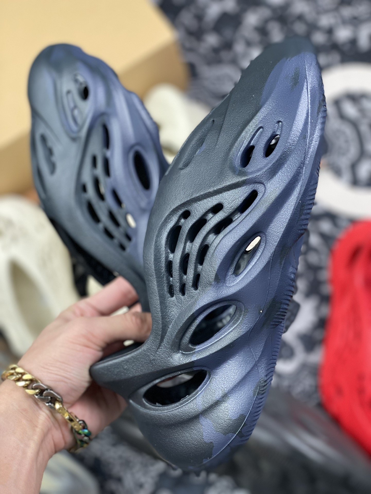 180 adidas Yeezy Foam Runner “Mineral Blue”矿物蓝 午夜蓝 油画 洞洞鞋 GV7903