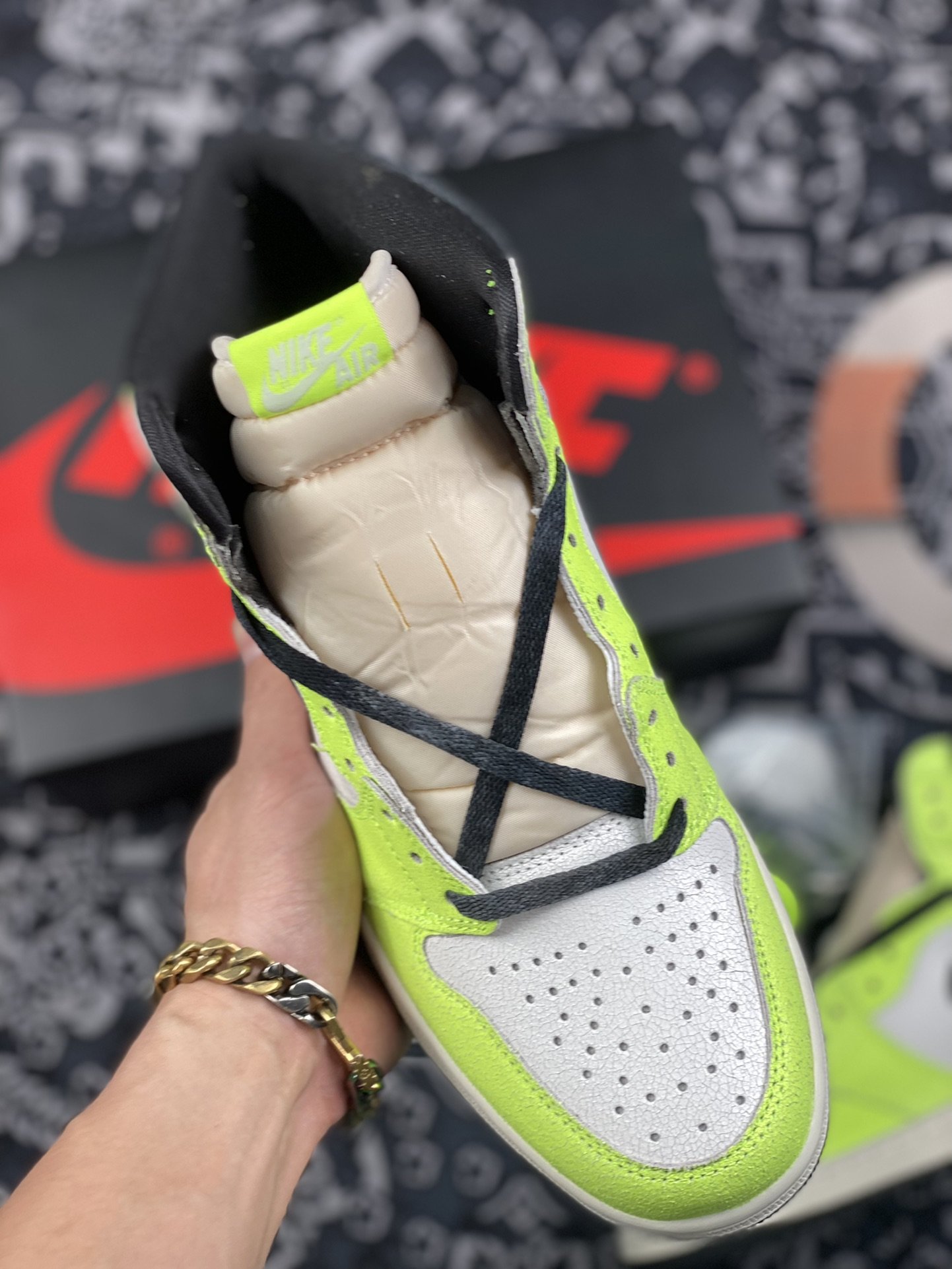 280 Air Jordan 1 AJ1 乔丹1代高帮篮球鞋/白绿 荧光绿 555088-702