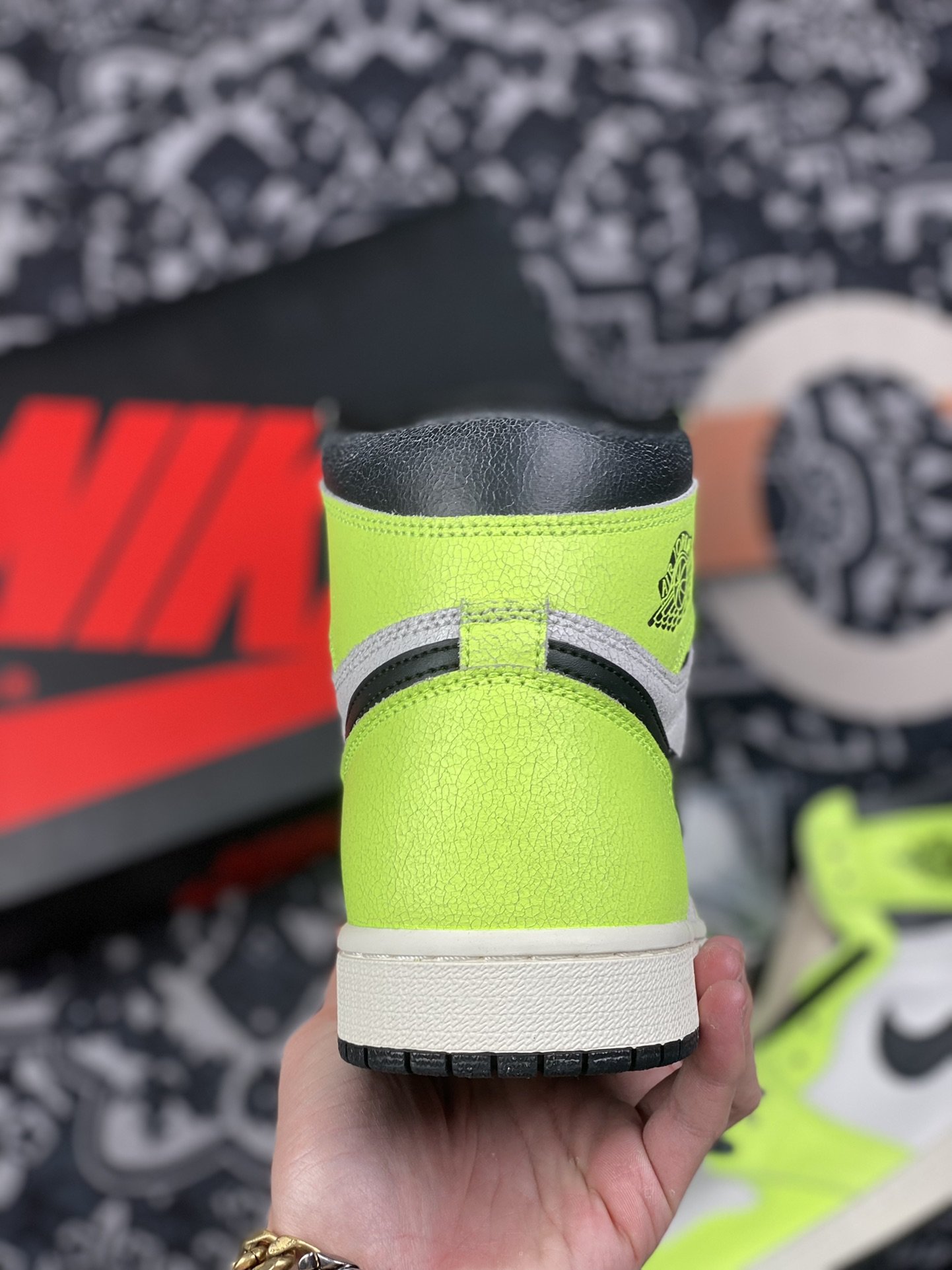 280 Air Jordan 1 AJ1 乔丹1代高帮篮球鞋/白绿 荧光绿 555088-702