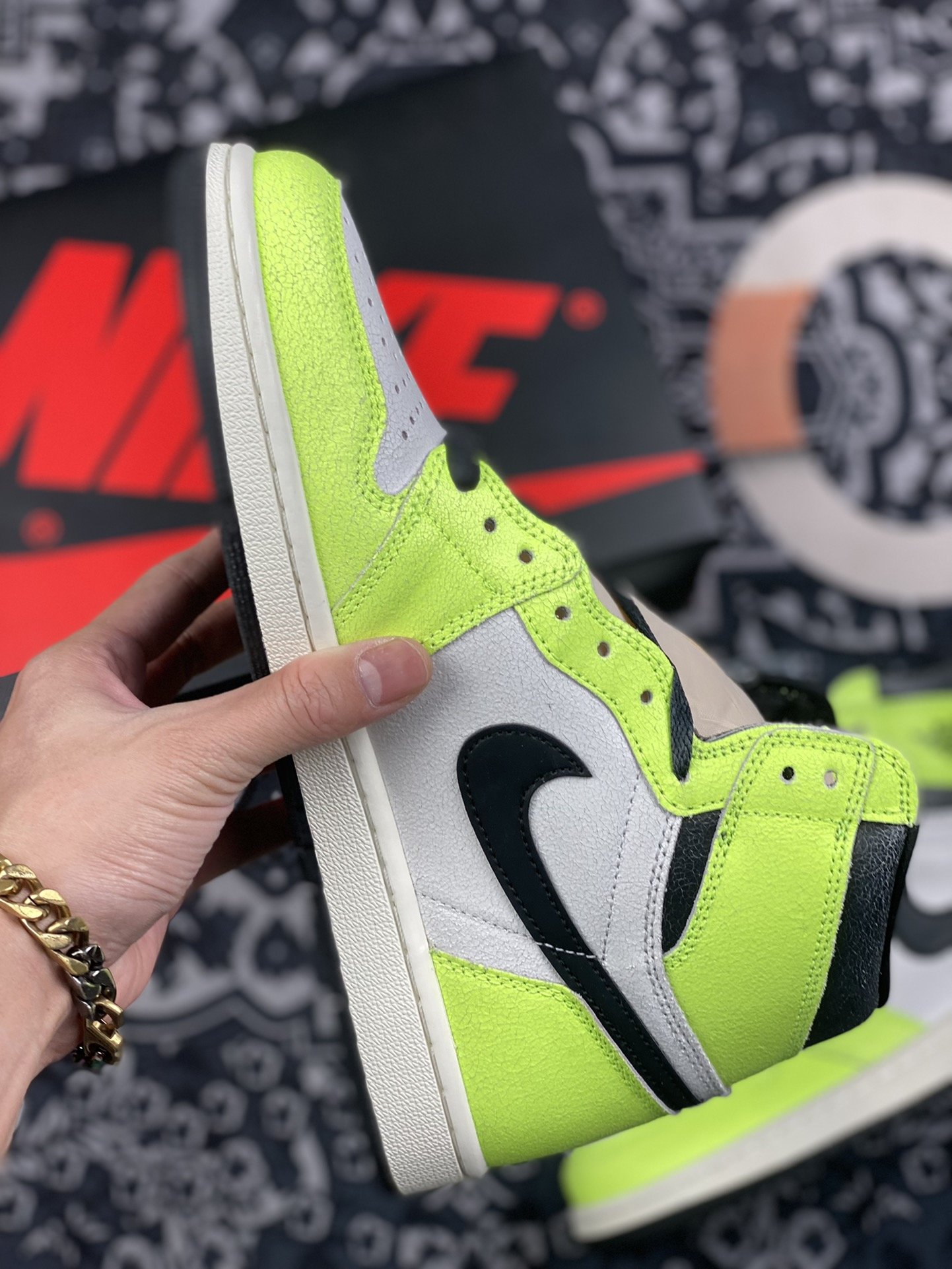 280 Air Jordan 1 AJ1 乔丹1代高帮篮球鞋/白绿 荧光绿 555088-702
