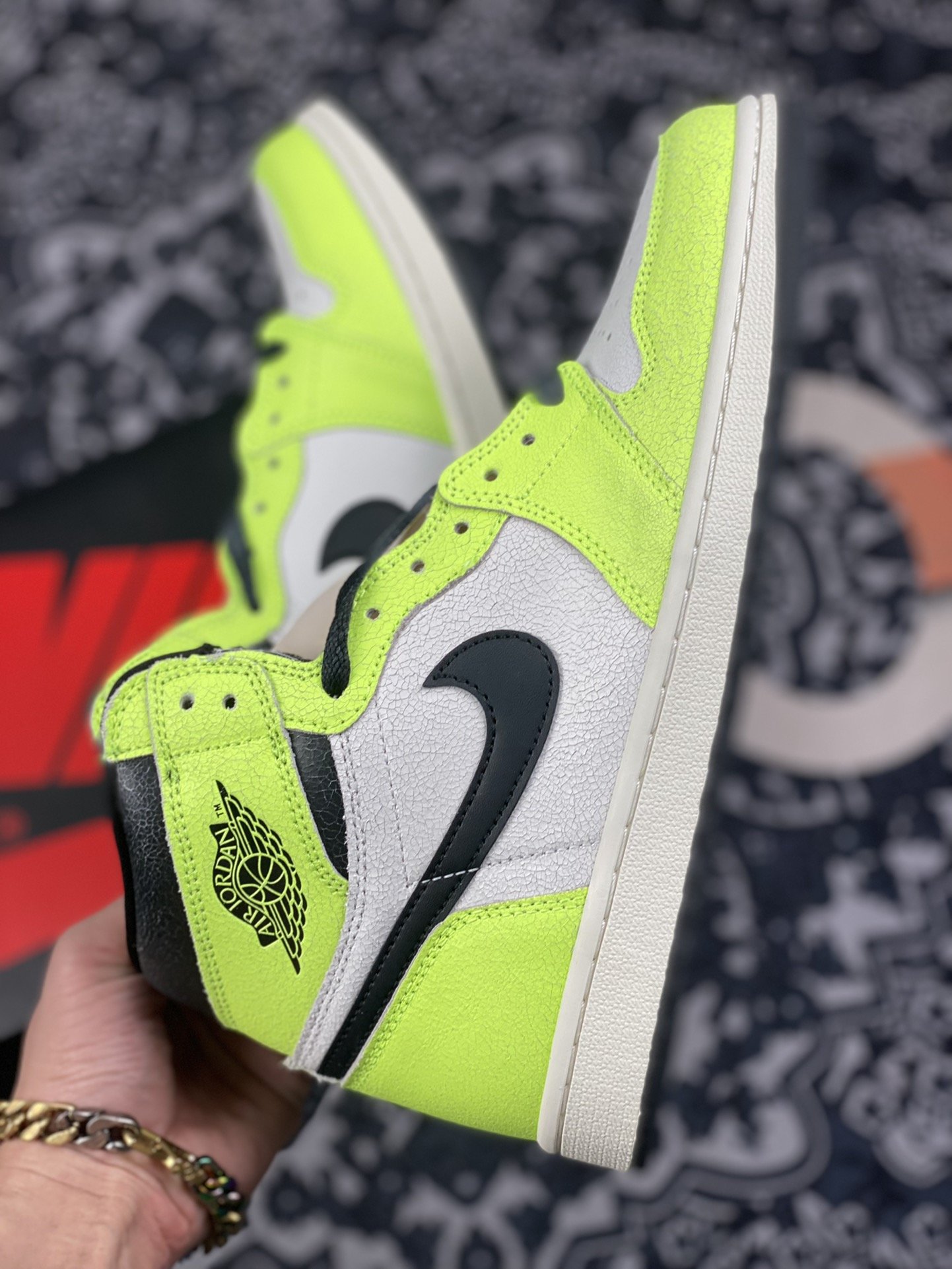 280 Air Jordan 1 AJ1 乔丹1代高帮篮球鞋/白绿 荧光绿 555088-702
