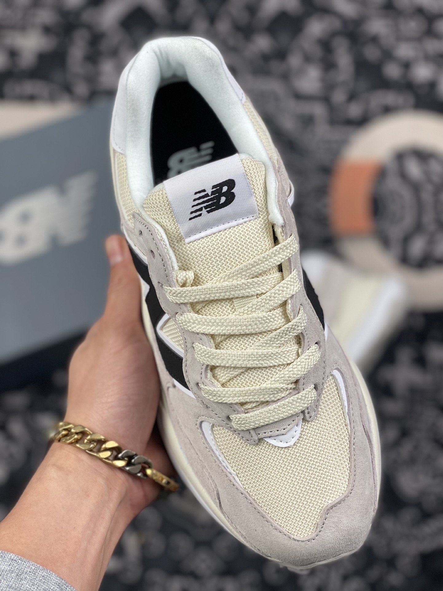 200 NB5740系列 特别以1988年首度世面的经典574作为设计蓝本保