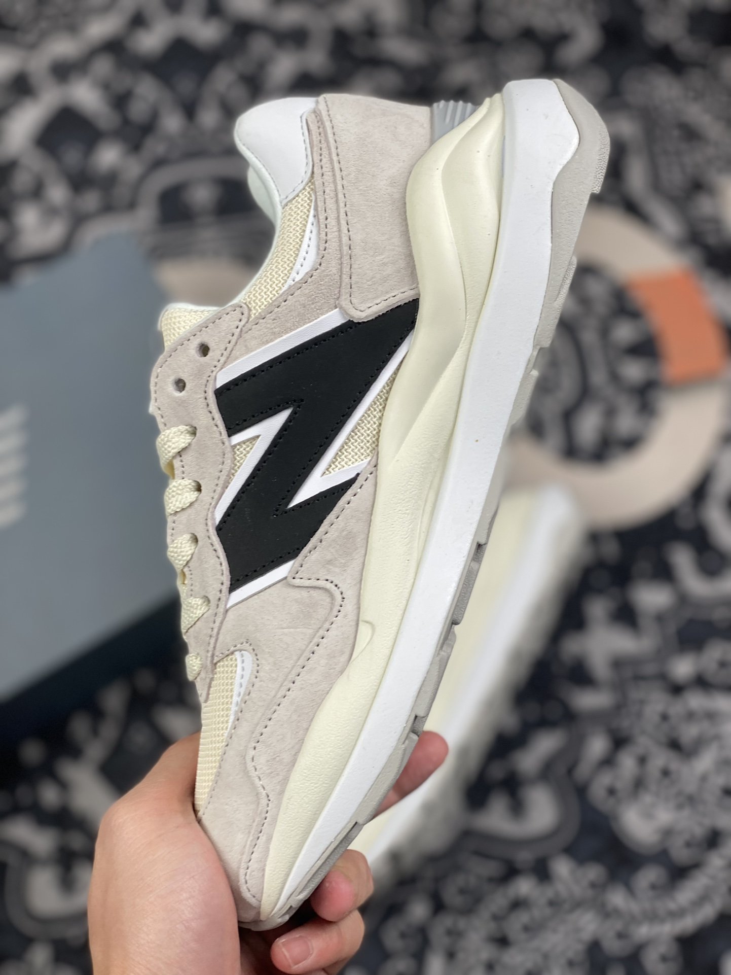 200 NB5740系列 特别以1988年首度世面的经典574作为设计蓝本保