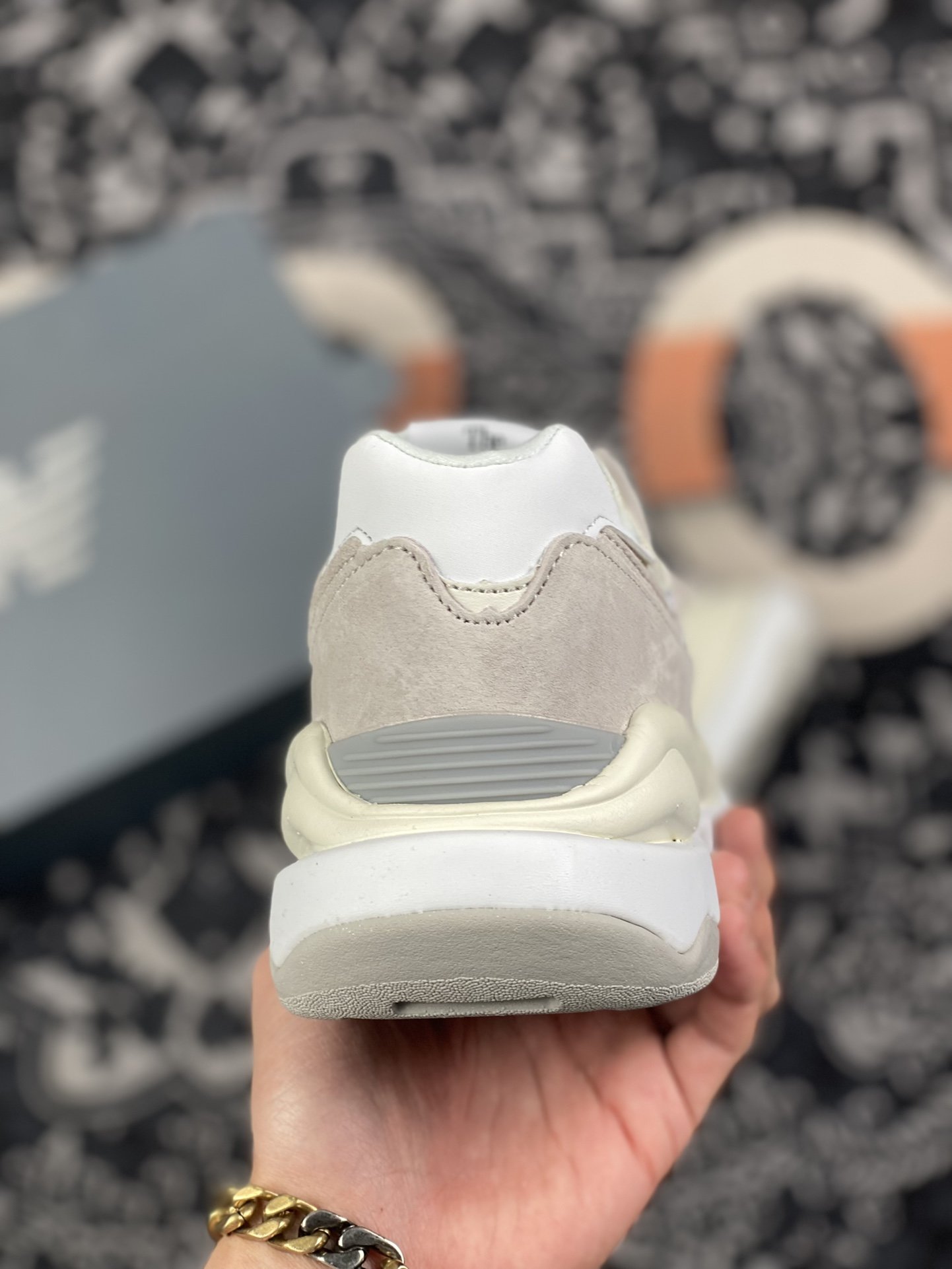 200 NB5740系列 特别以1988年首度世面的经典574作为设计蓝本保