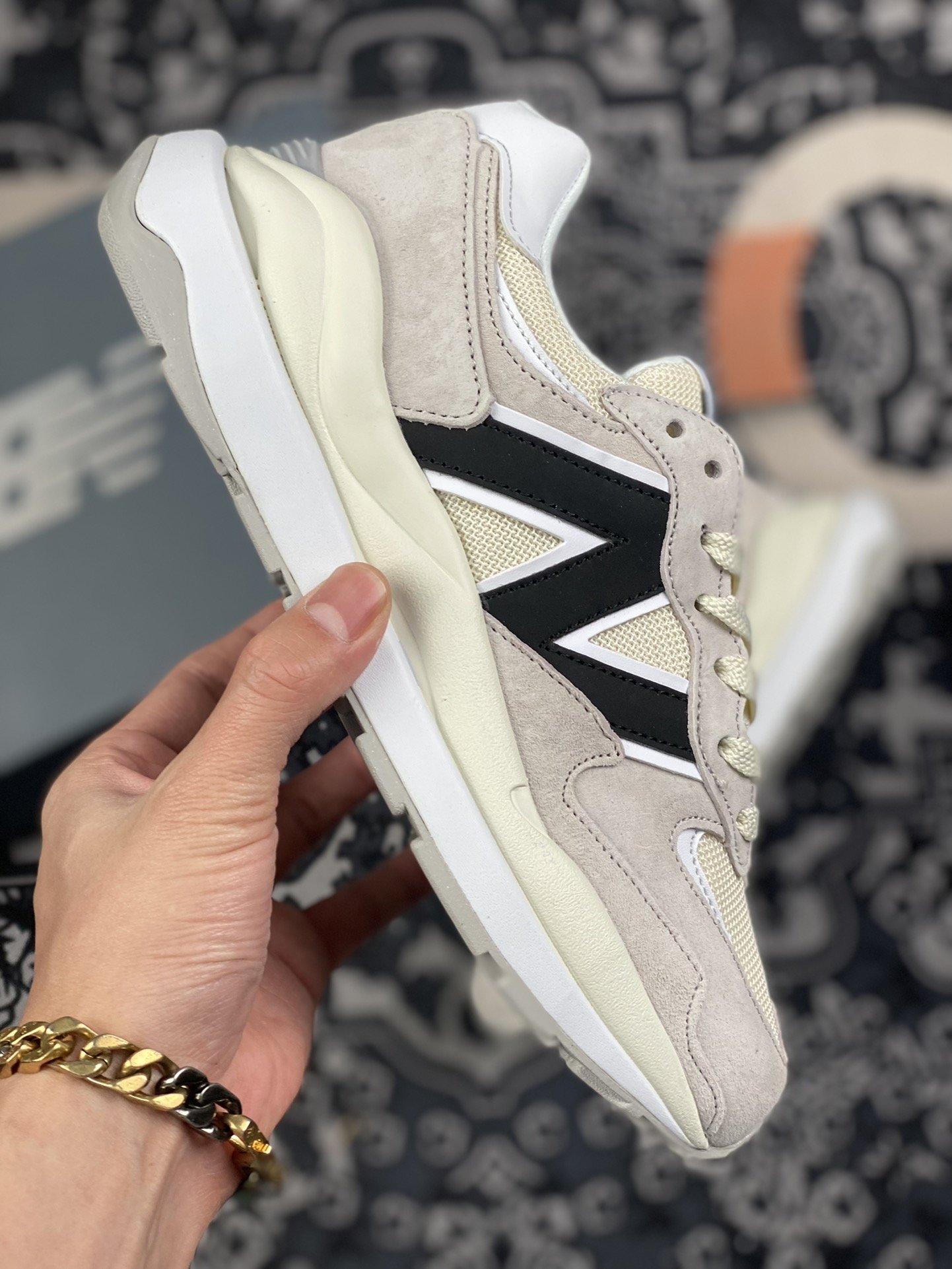 200 NB5740系列 特别以1988年首度世面的经典574作为设计蓝本保