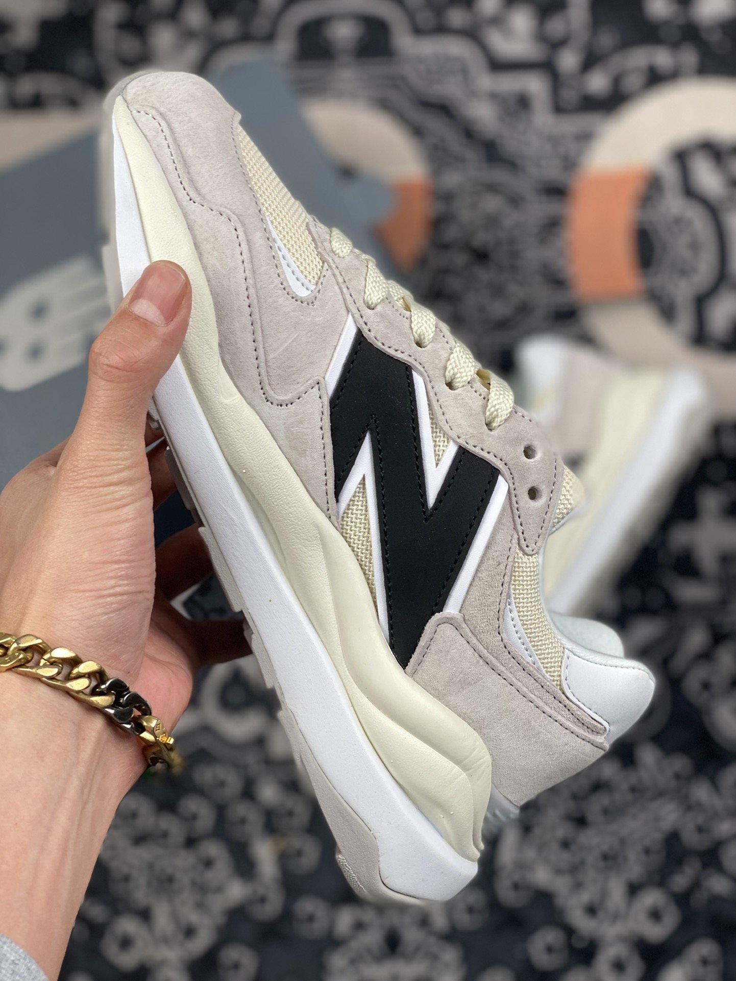 200 NB5740系列 特别以1988年首度世面的经典574作为设计蓝本保