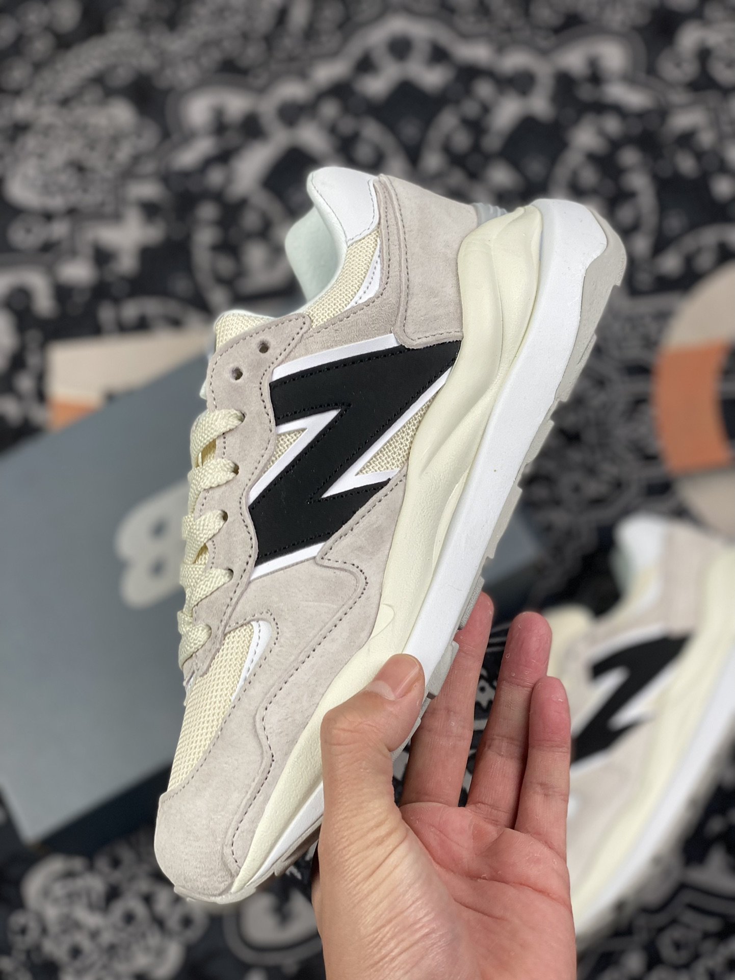 200 NB5740系列 特别以1988年首度世面的经典574作为设计蓝本保