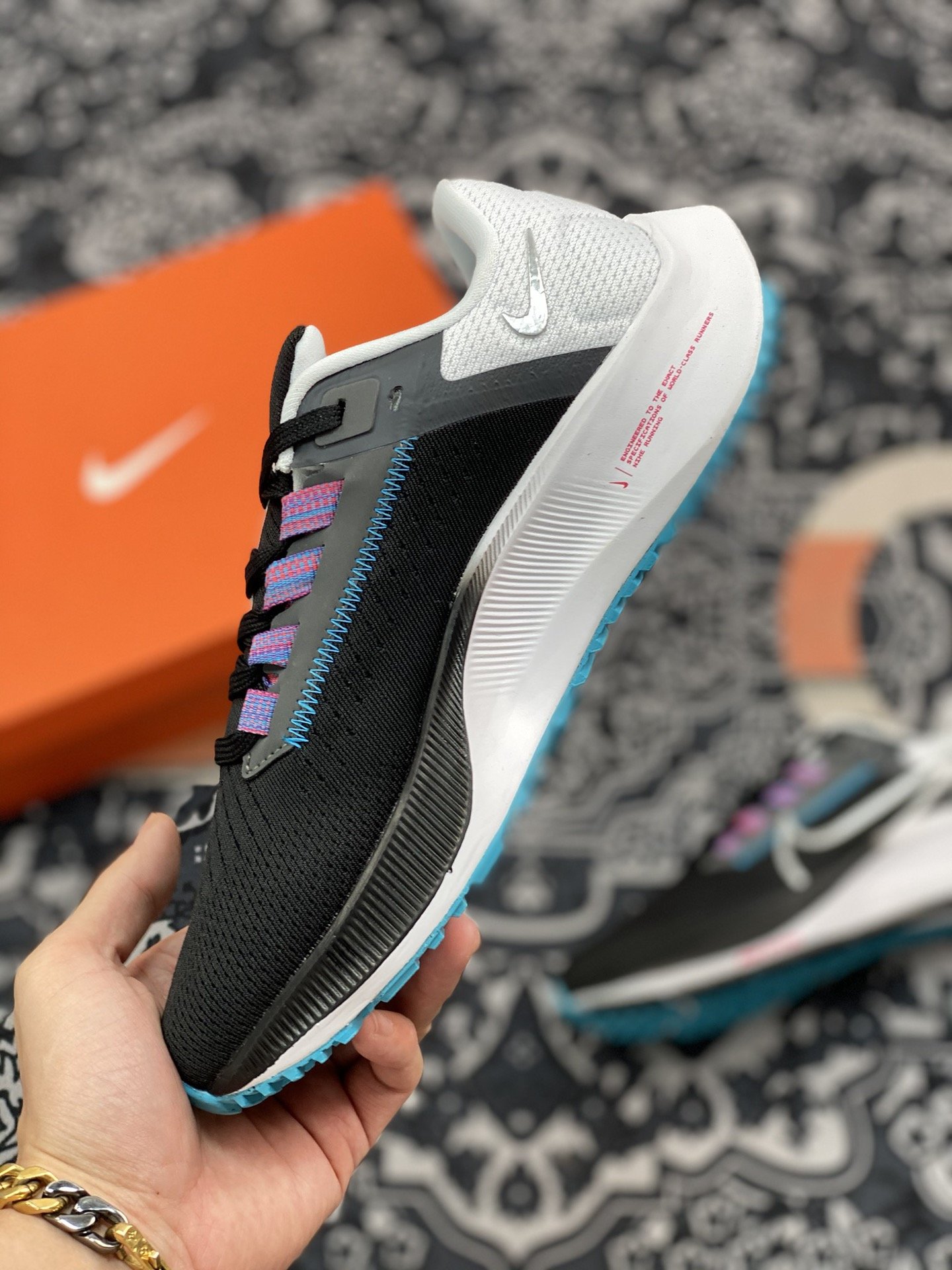 180 Nike Air Zoom Pegasus 38 飞马登月38代跑步鞋 黑白阴阳  CW7356-003
