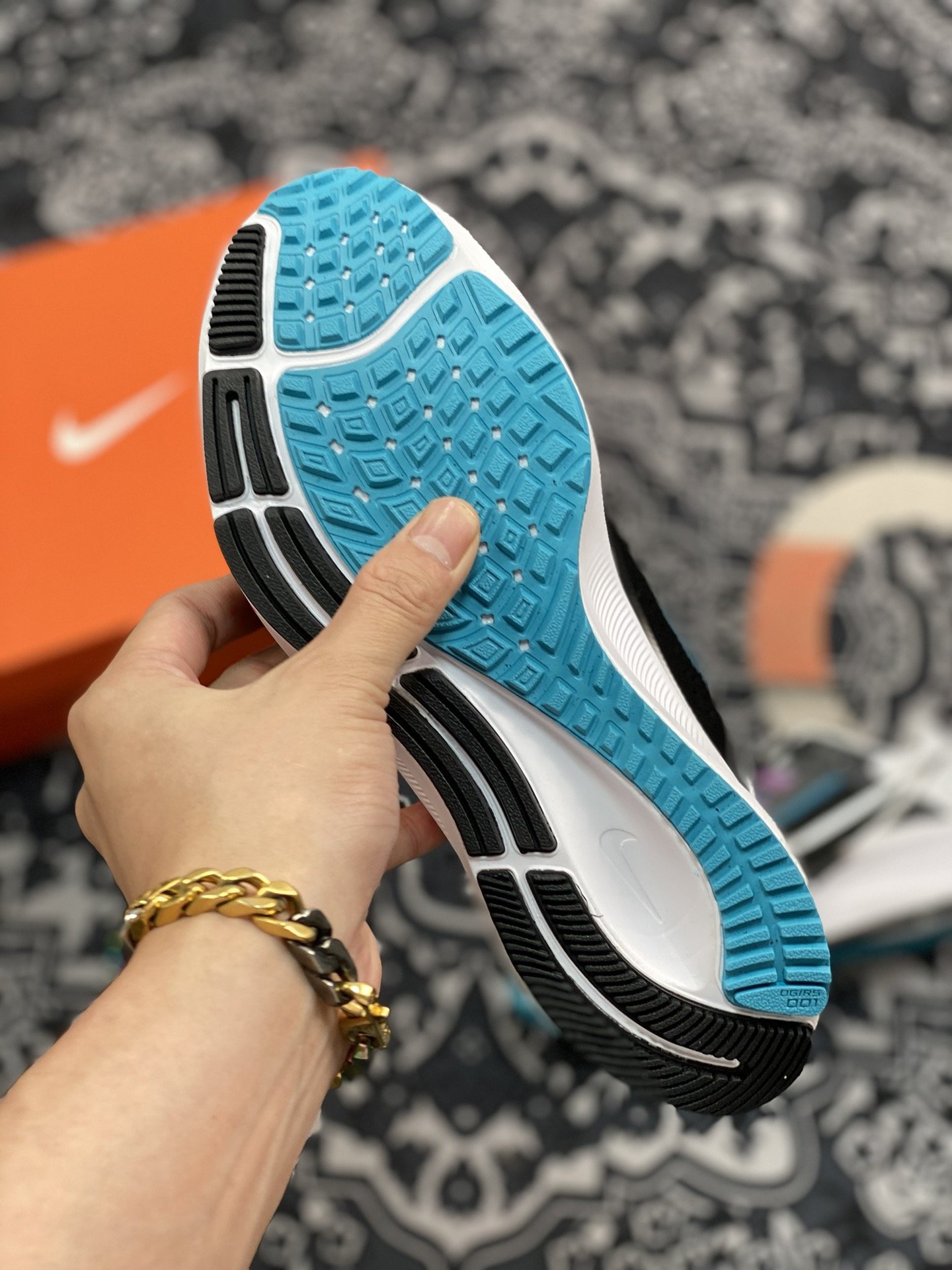 180 Nike Air Zoom Pegasus 38 飞马登月38代跑步鞋 黑白阴阳  CW7356-003