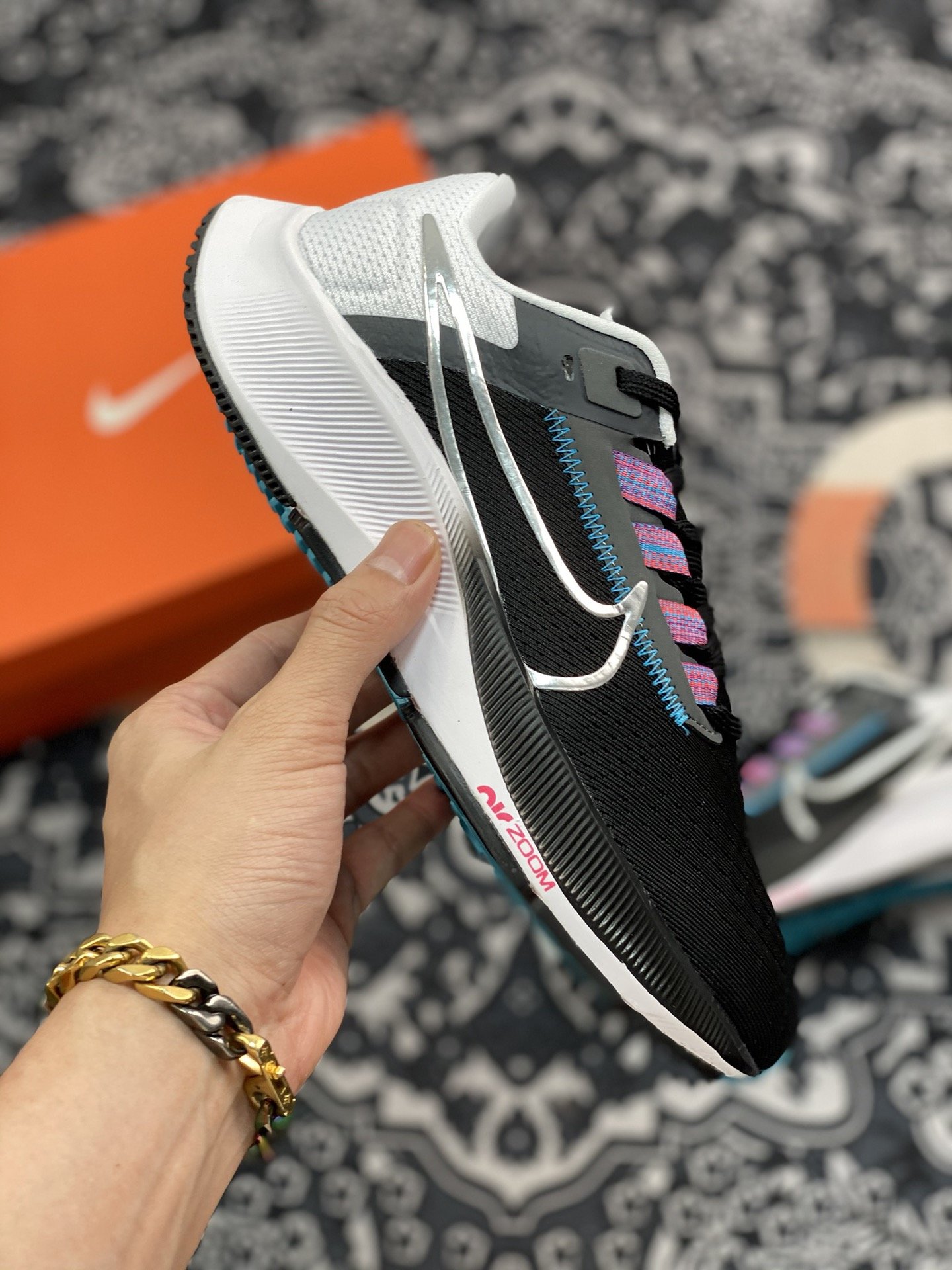 180 Nike Air Zoom Pegasus 38 飞马登月38代跑步鞋 黑白阴阳  CW7356-003