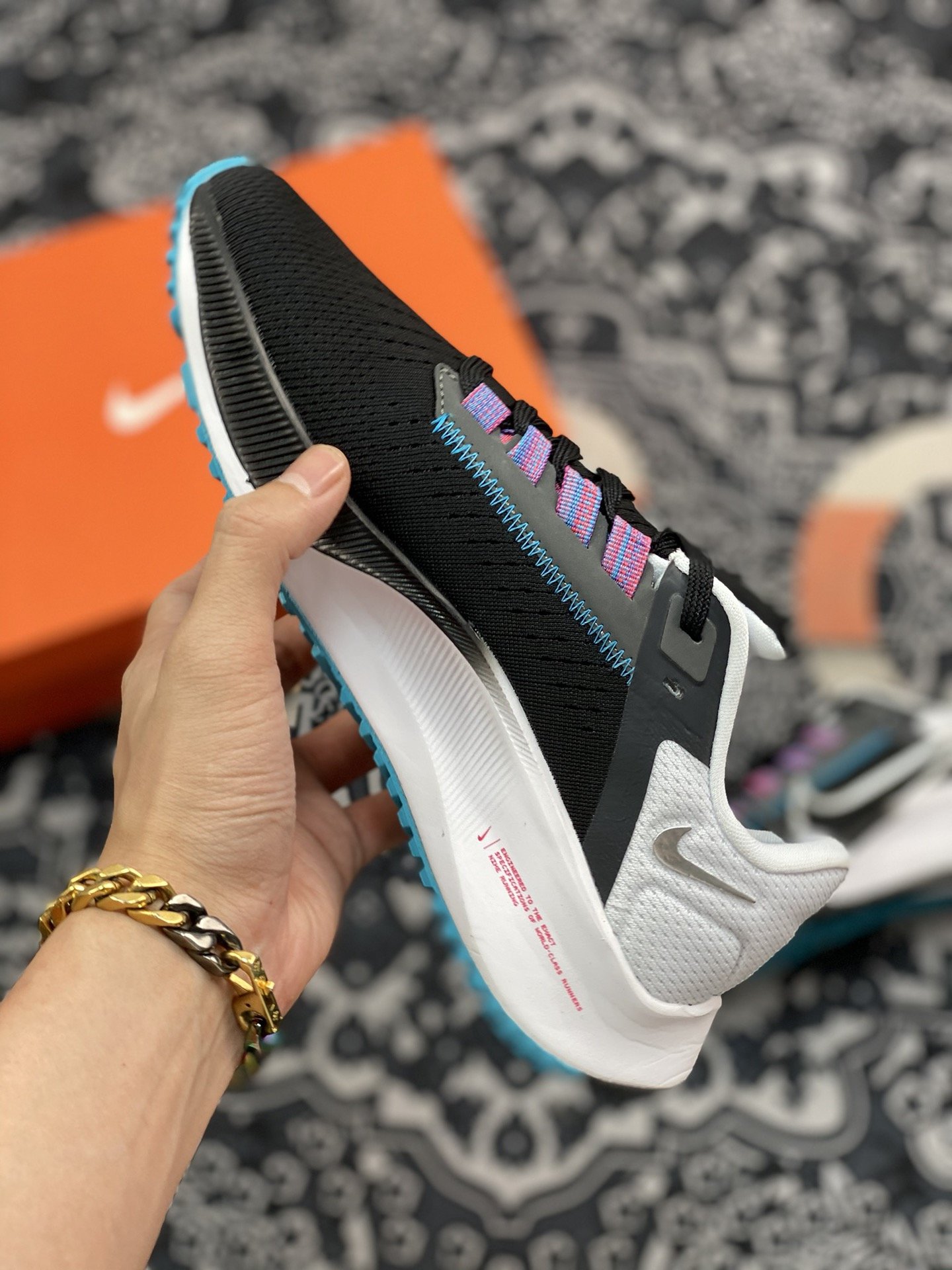 180 Nike Air Zoom Pegasus 38 飞马登月38代跑步鞋 黑白阴阳  CW7356-003