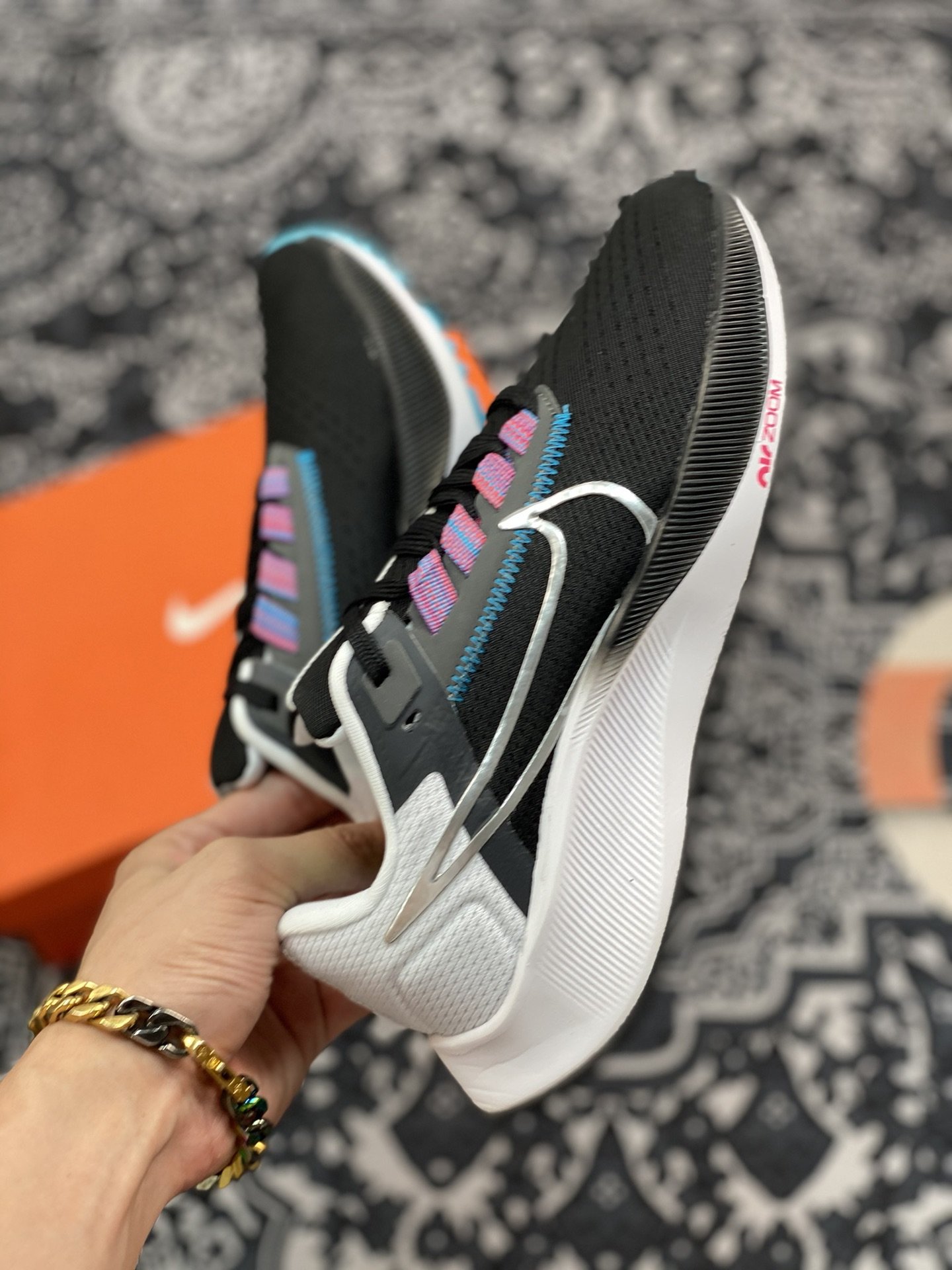 180 Nike Air Zoom Pegasus 38 飞马登月38代跑步鞋 黑白阴阳  CW7356-003