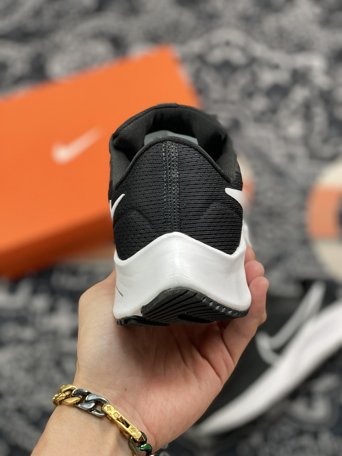 180 Nike Air Zoom Pegasus 38 飞马登月38代跑步鞋 黑白 CW7356-002