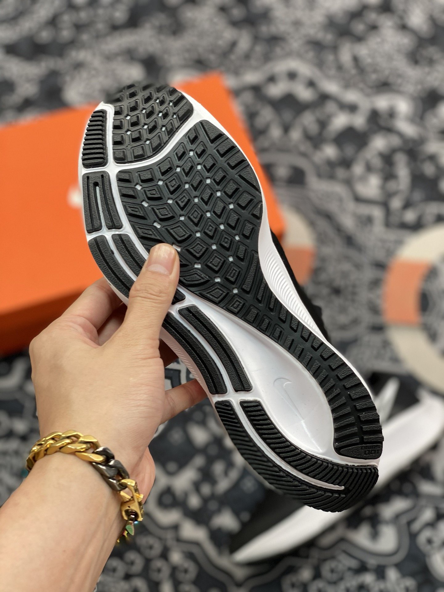 180 Nike Air Zoom Pegasus 38 飞马登月38代跑步鞋 黑白 CW7356-002