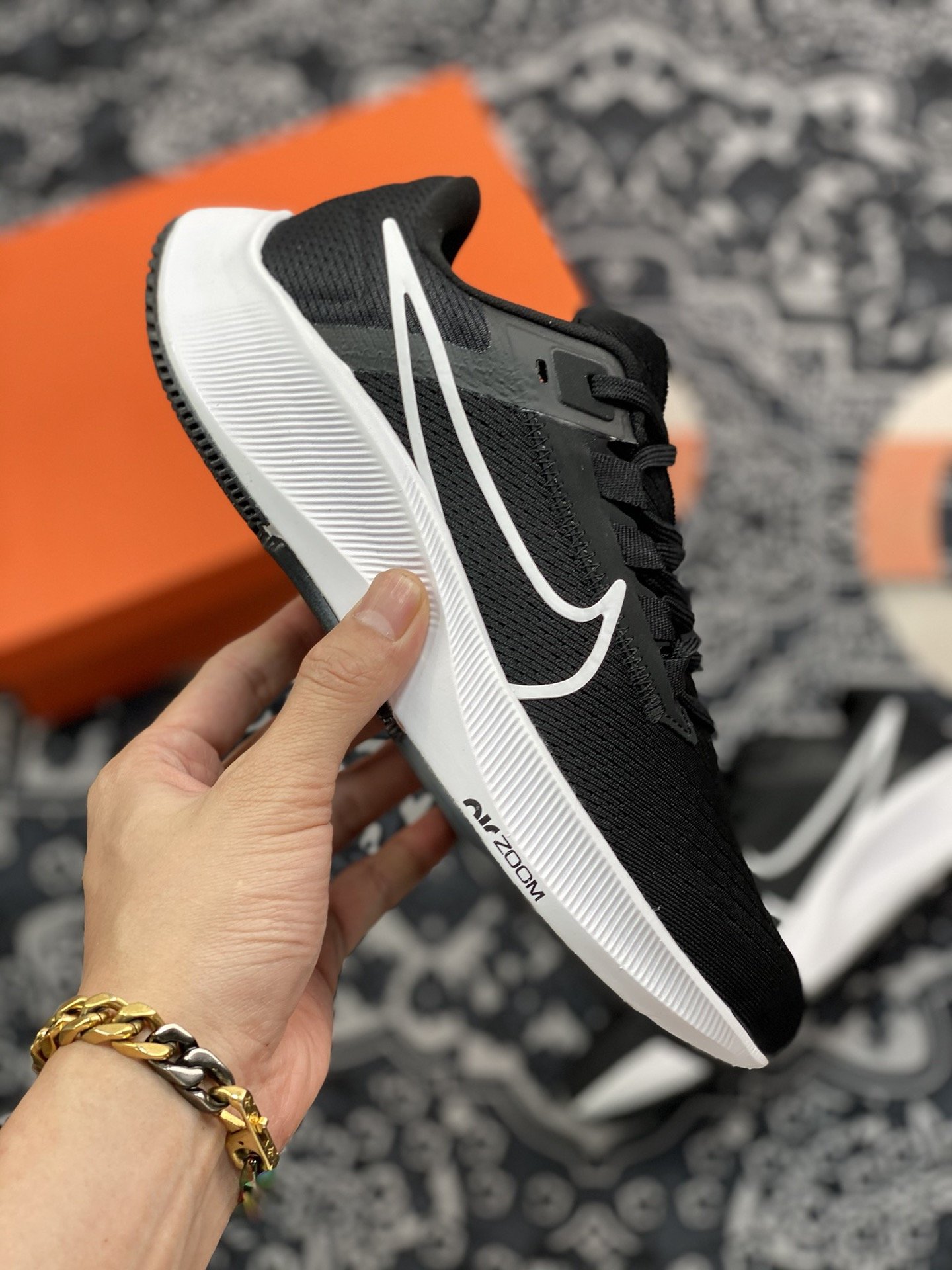 180 Nike Air Zoom Pegasus 38 飞马登月38代跑步鞋 黑白 CW7356-002