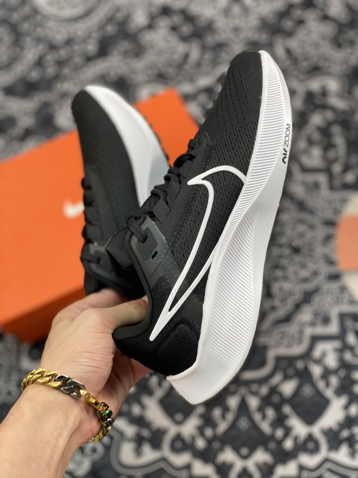 180 Nike Air Zoom Pegasus 38 飞马登月38代跑步鞋 黑白 CW7356-002