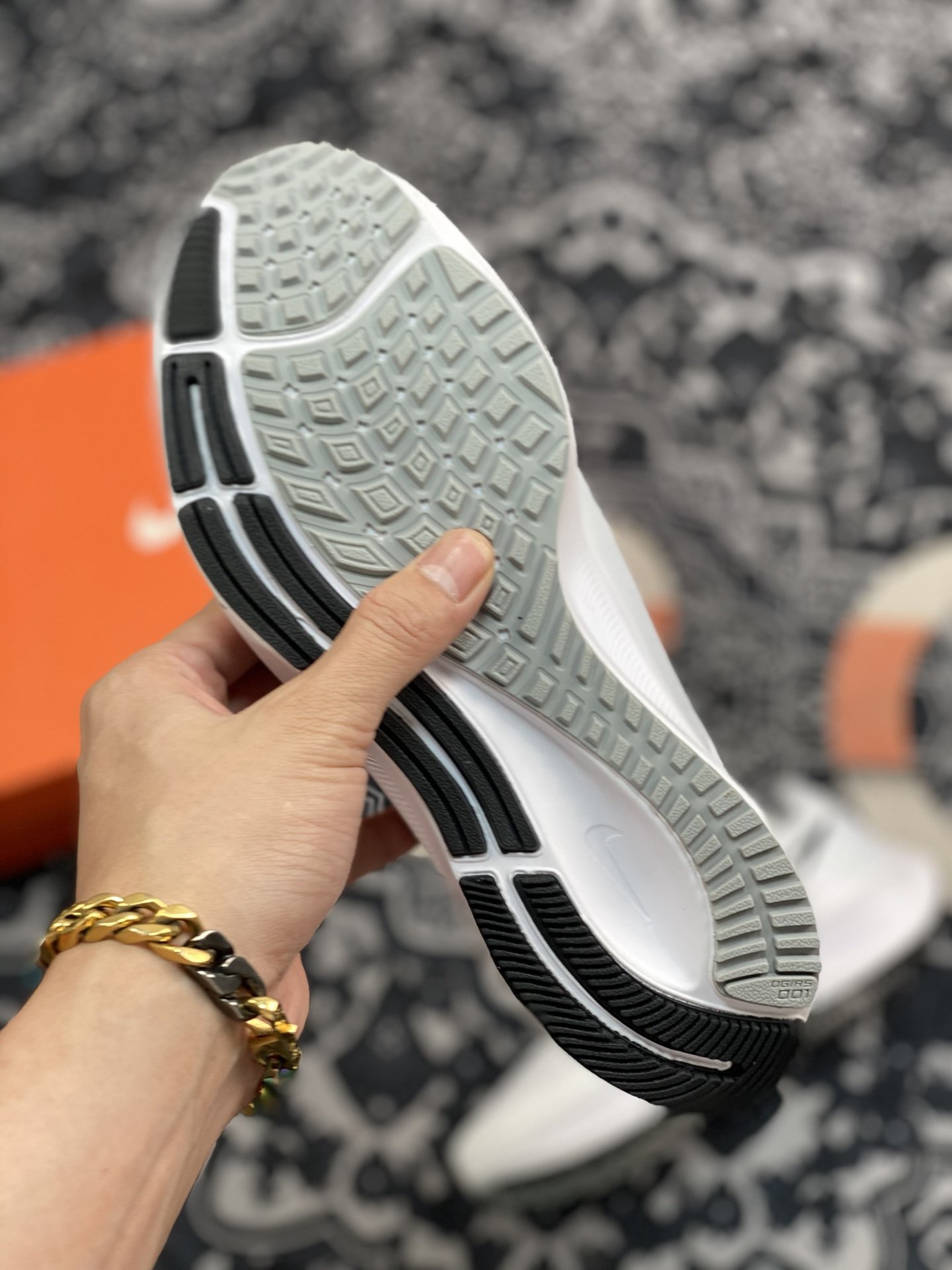 180 Nike Air Zoom Pegasus 38 飞马登月38代跑步鞋 CW7356-100