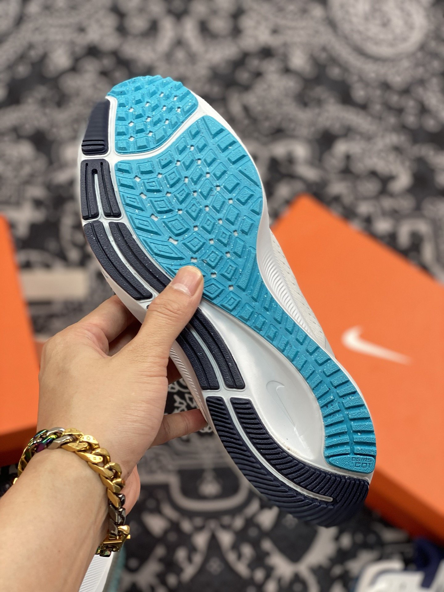 180 Nike Zoom Pegasus 38 登月38代 超轻网面跑步鞋 CW7356-101