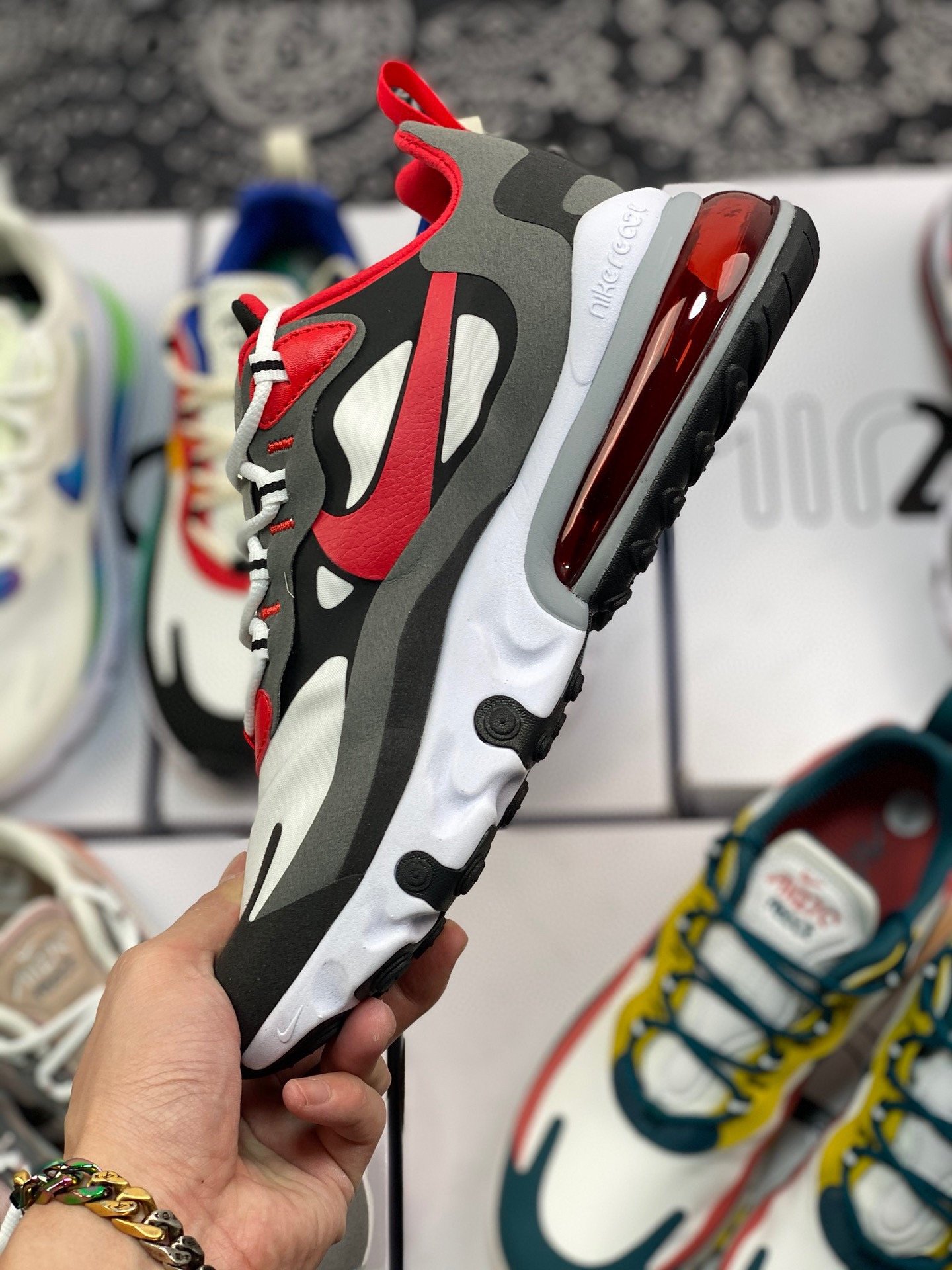 120 Nike Air Max 270 React 半小掌气垫跑鞋