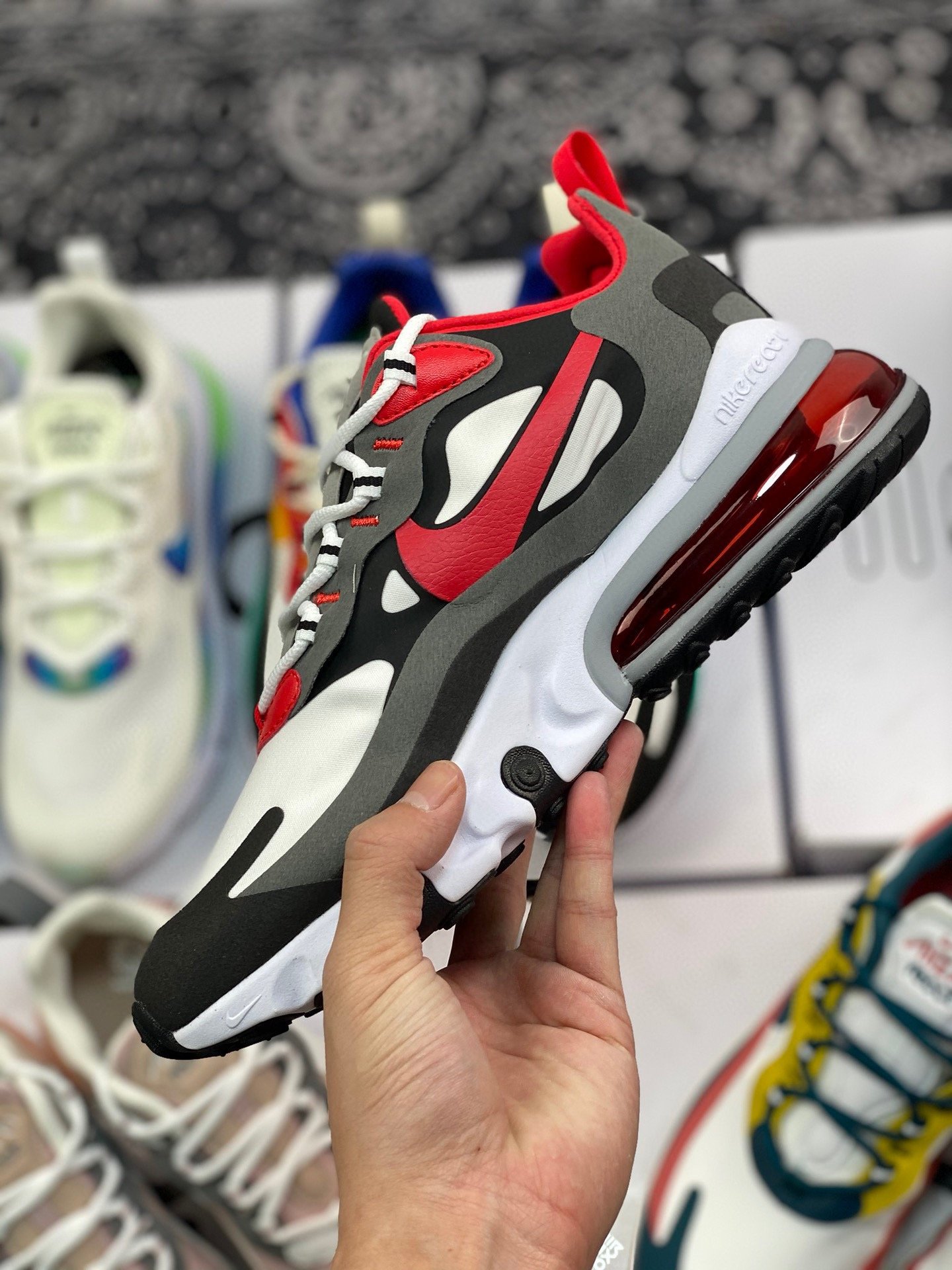 120 Nike Air Max 270 React 半小掌气垫跑鞋