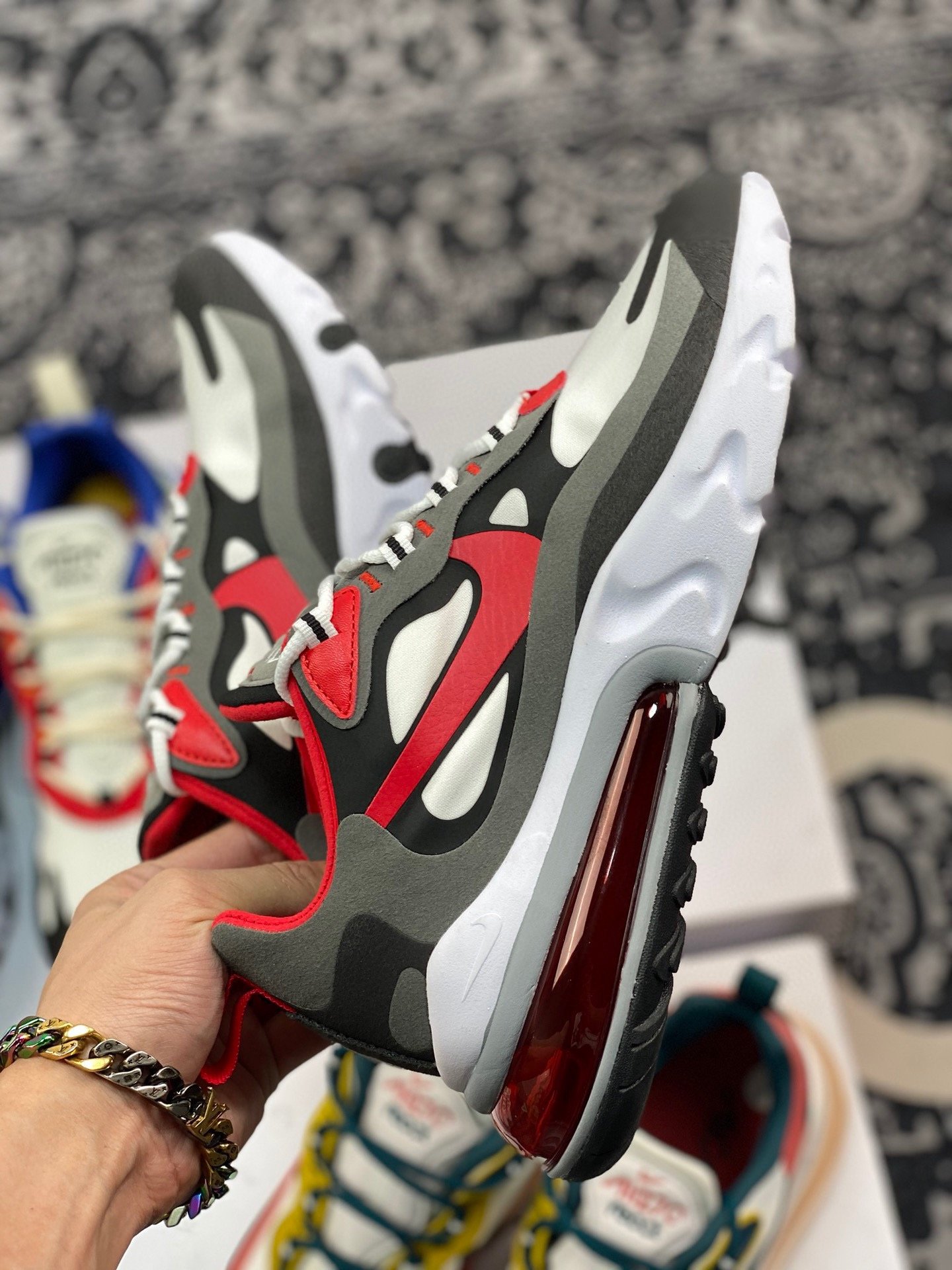 120 Nike Air Max 270 React 半小掌气垫跑鞋
